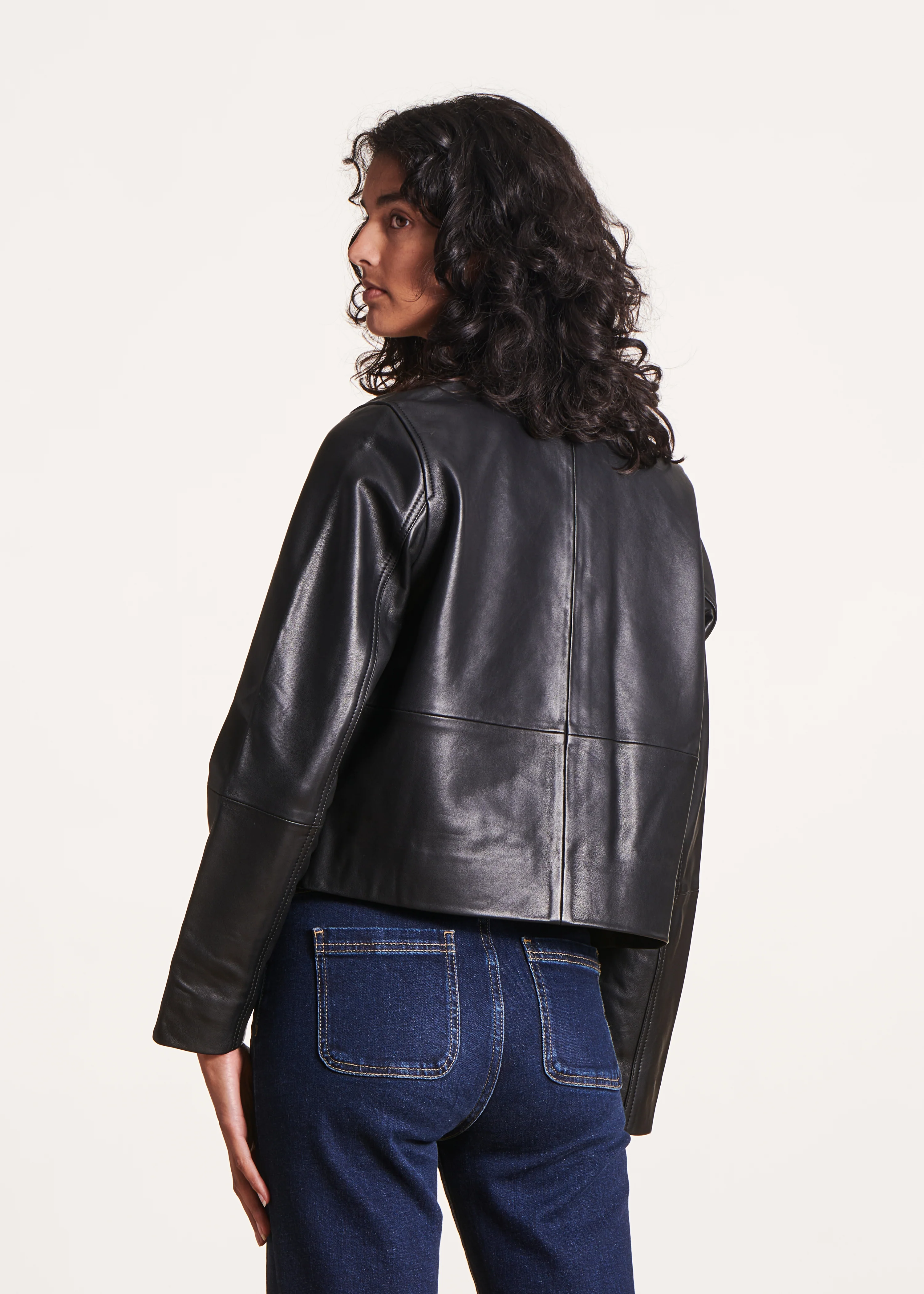 Blouson court en cuir noir - Image 4