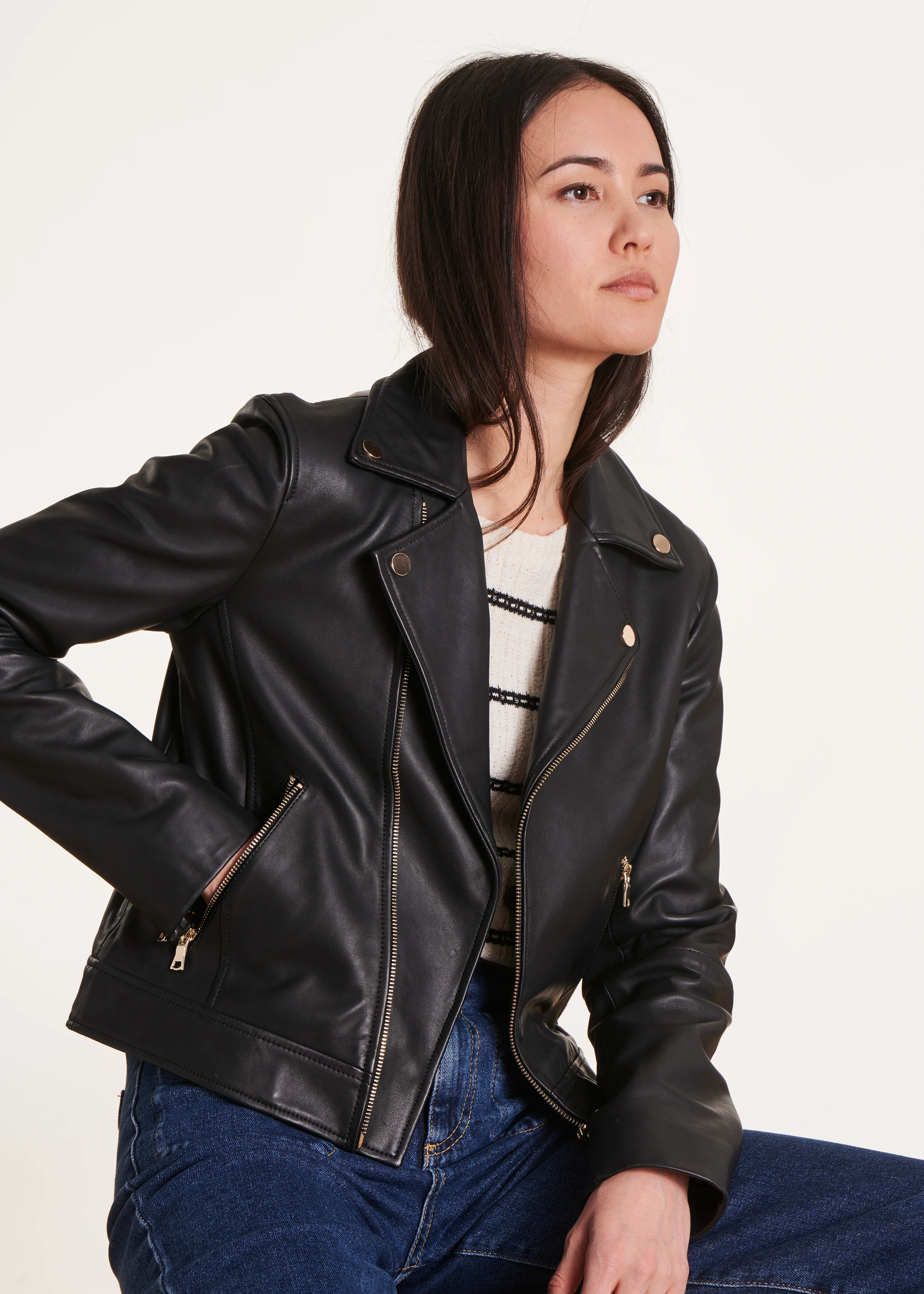 Blouson noir court en cuir esprit motard - Image 5