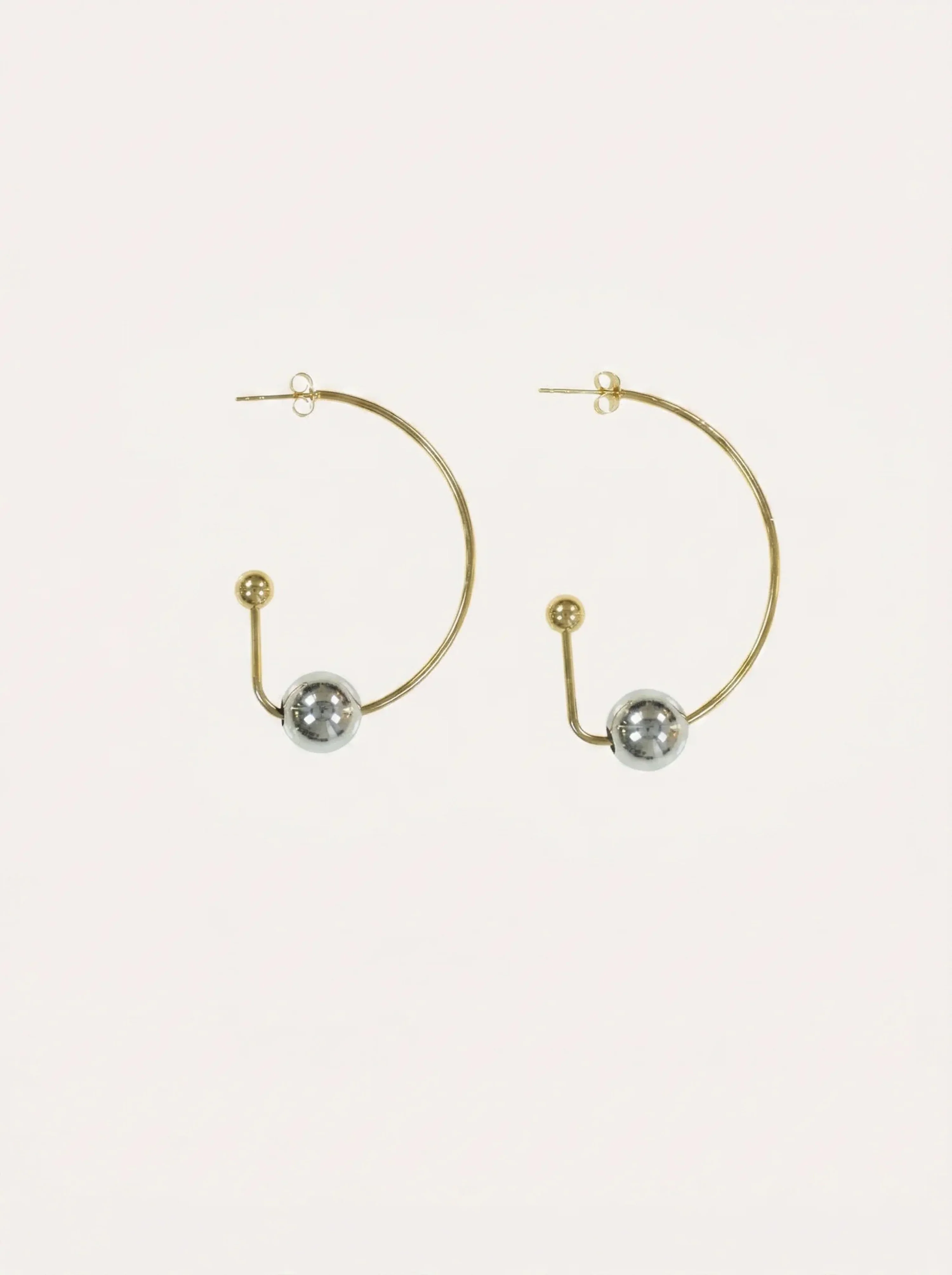 Boucles d'oreilles créoles dorées - Image 3