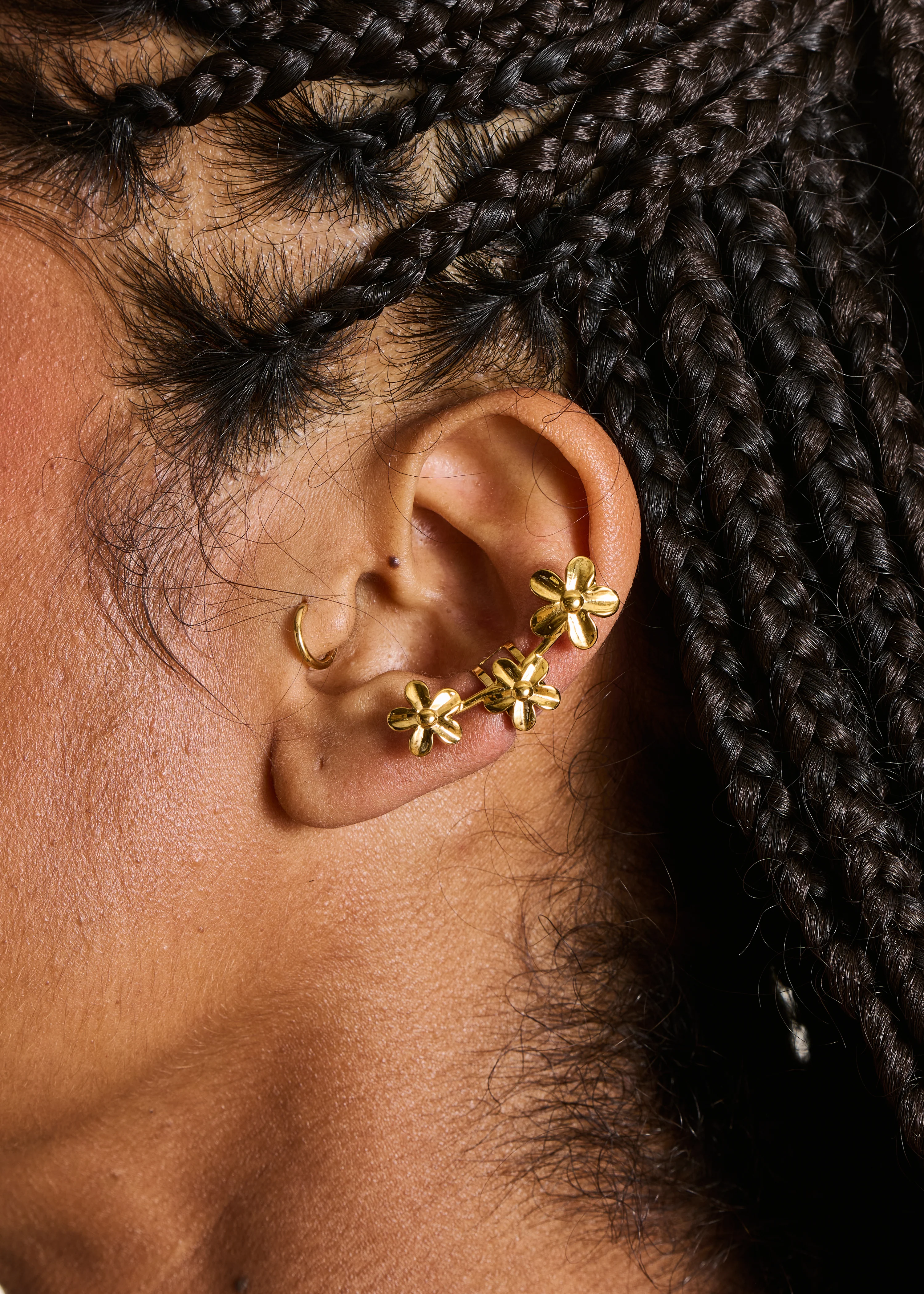 Boucles d'oreilles earcuff fleurs dorées - Image 2