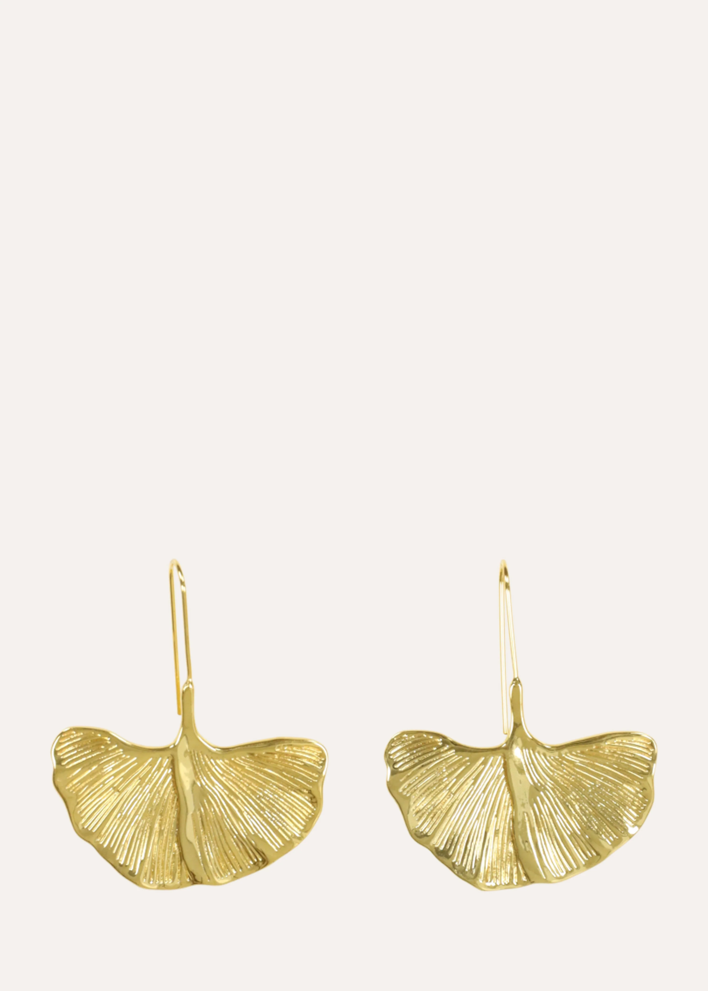 Boucles d'oreilles pendantes dorées fleur de ginko - Image 3