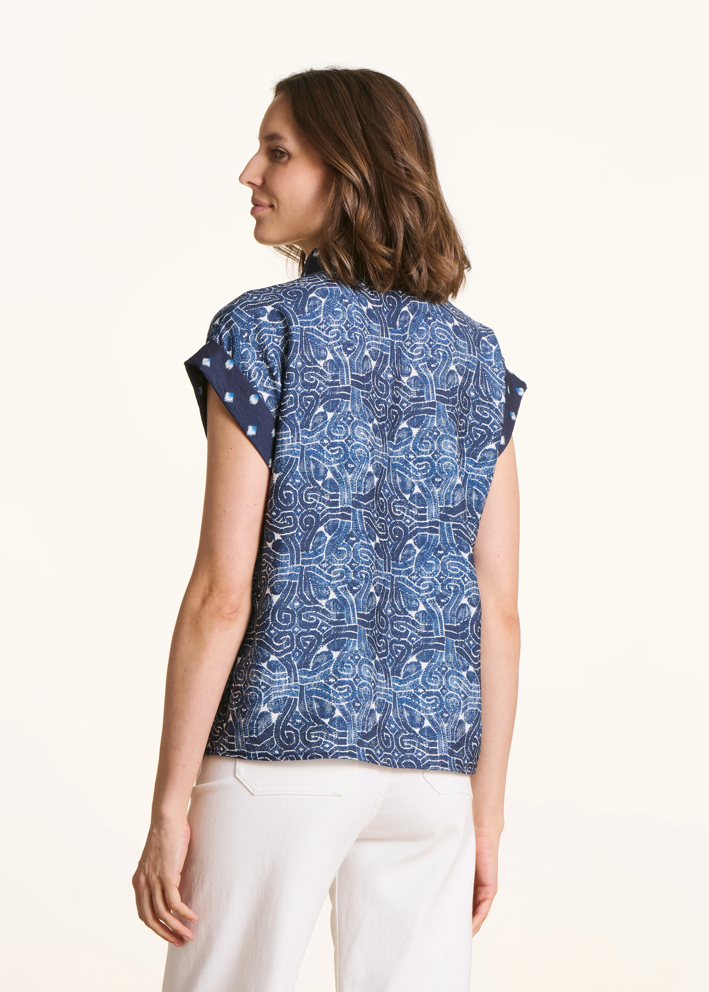 Chemise bleue manches courtes patchwork imprimés - Image 3
