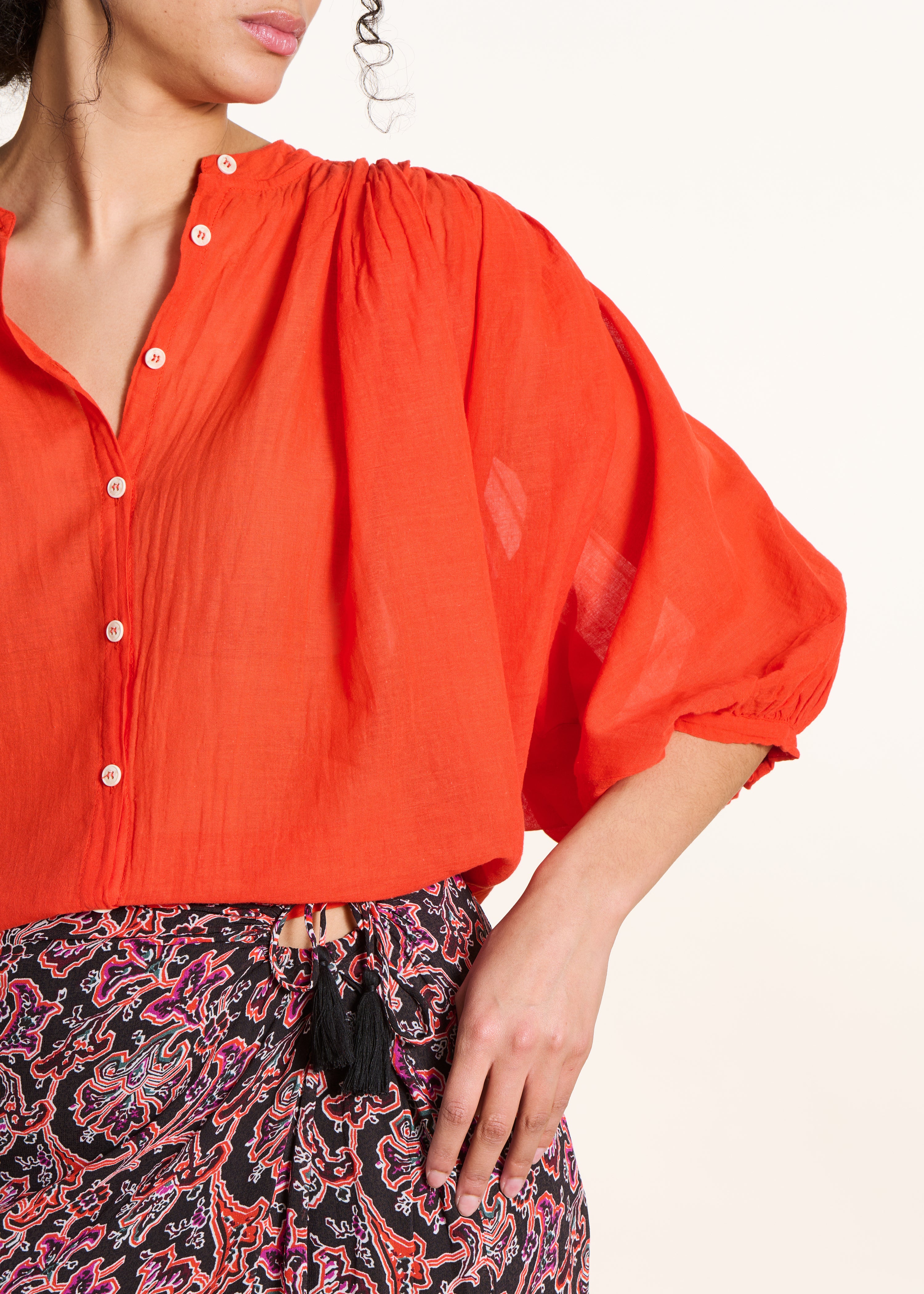 Chemise orange en voile de coton fluide - Image 6