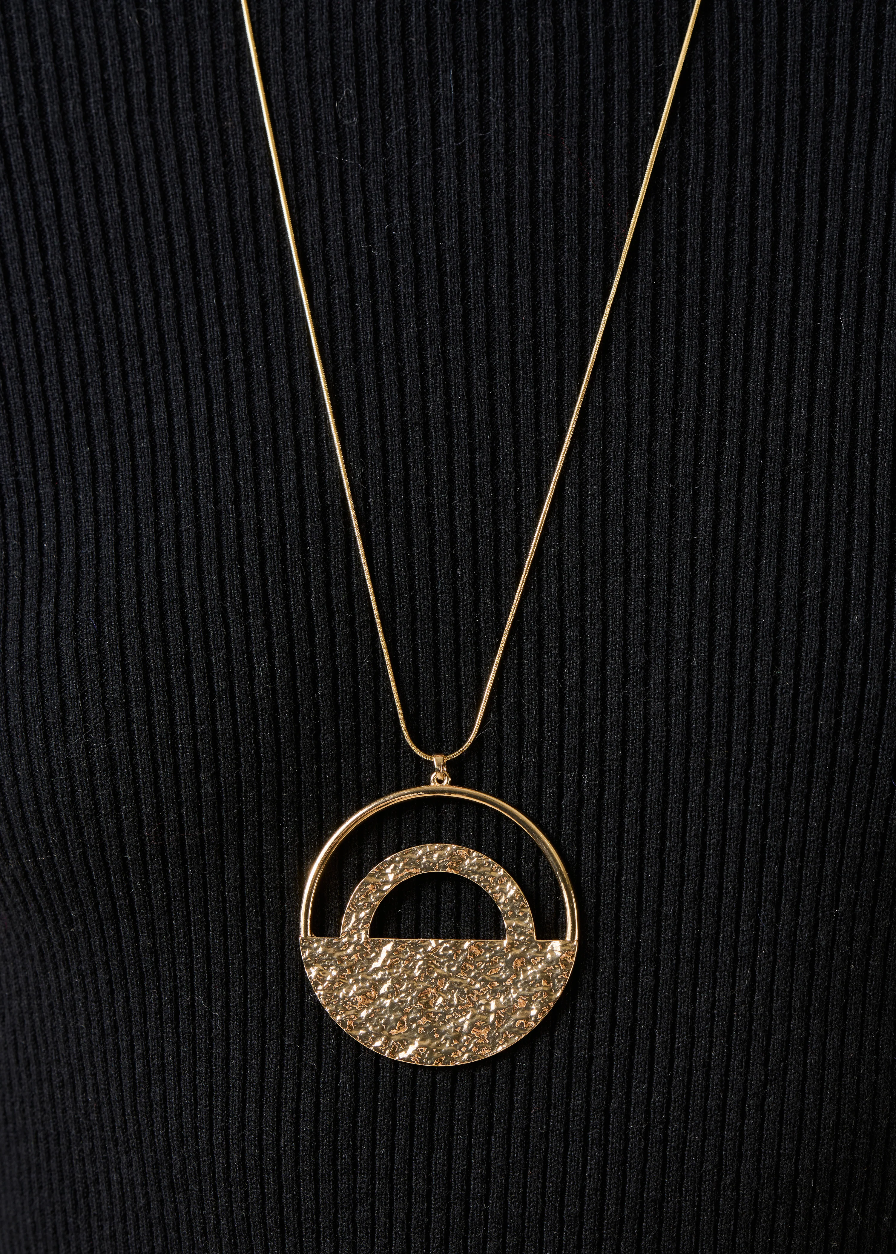 Collier sautoir doré à pendentif - Image 2