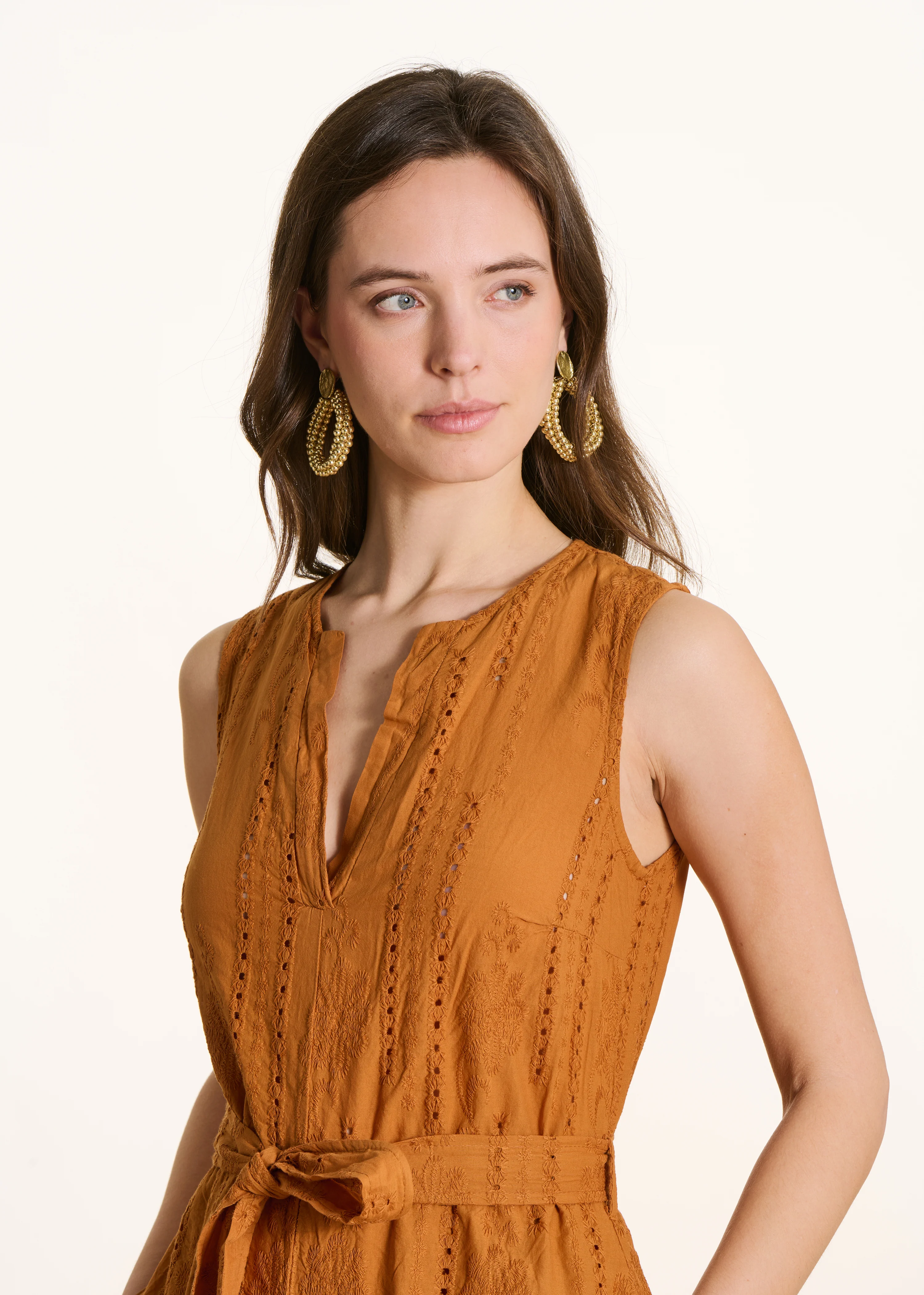 Combinaison pantalon ocre en broderie anglaise - Image 5