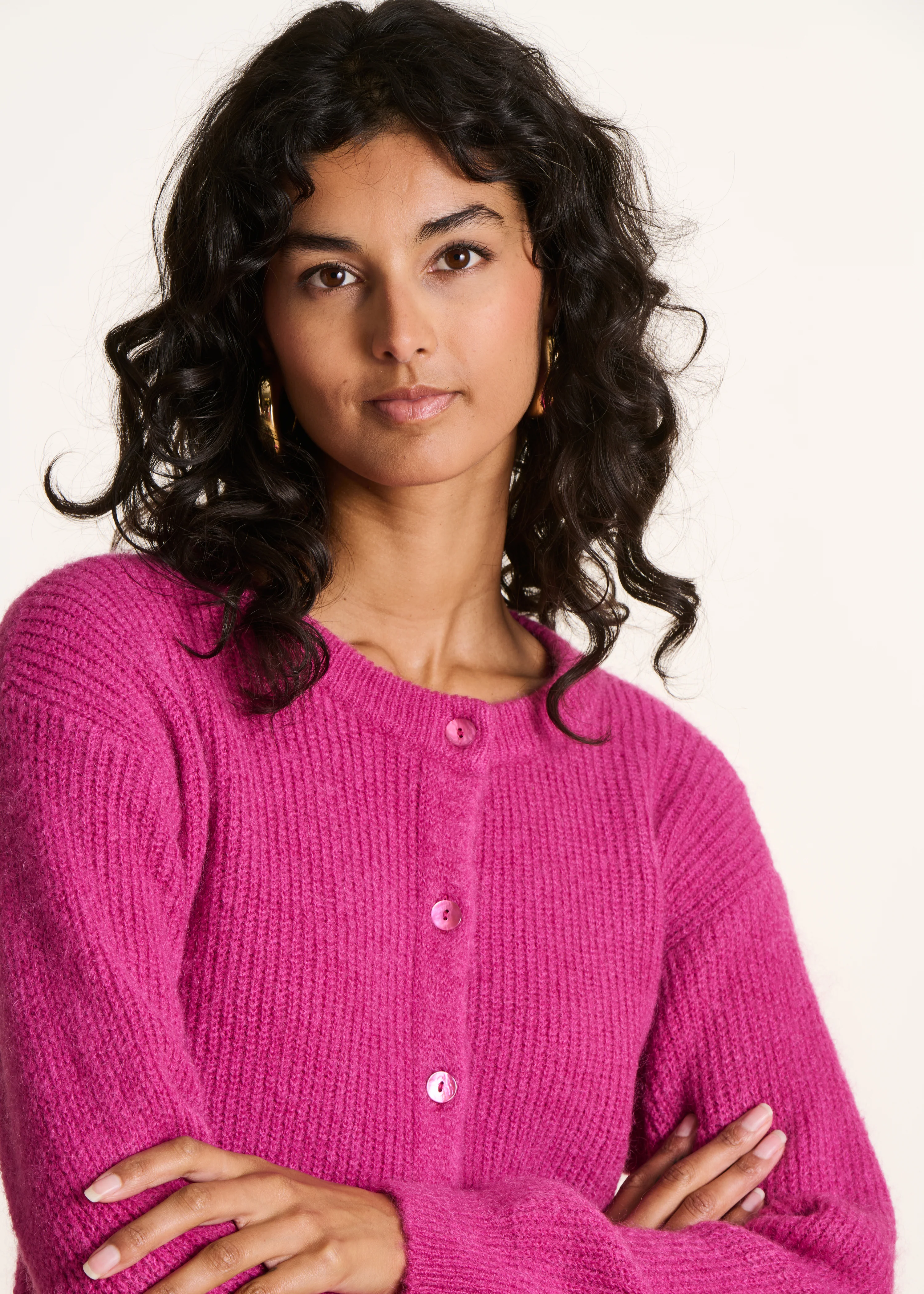 Gilet en maille à côtes rose fuchsia col rond - Image 5