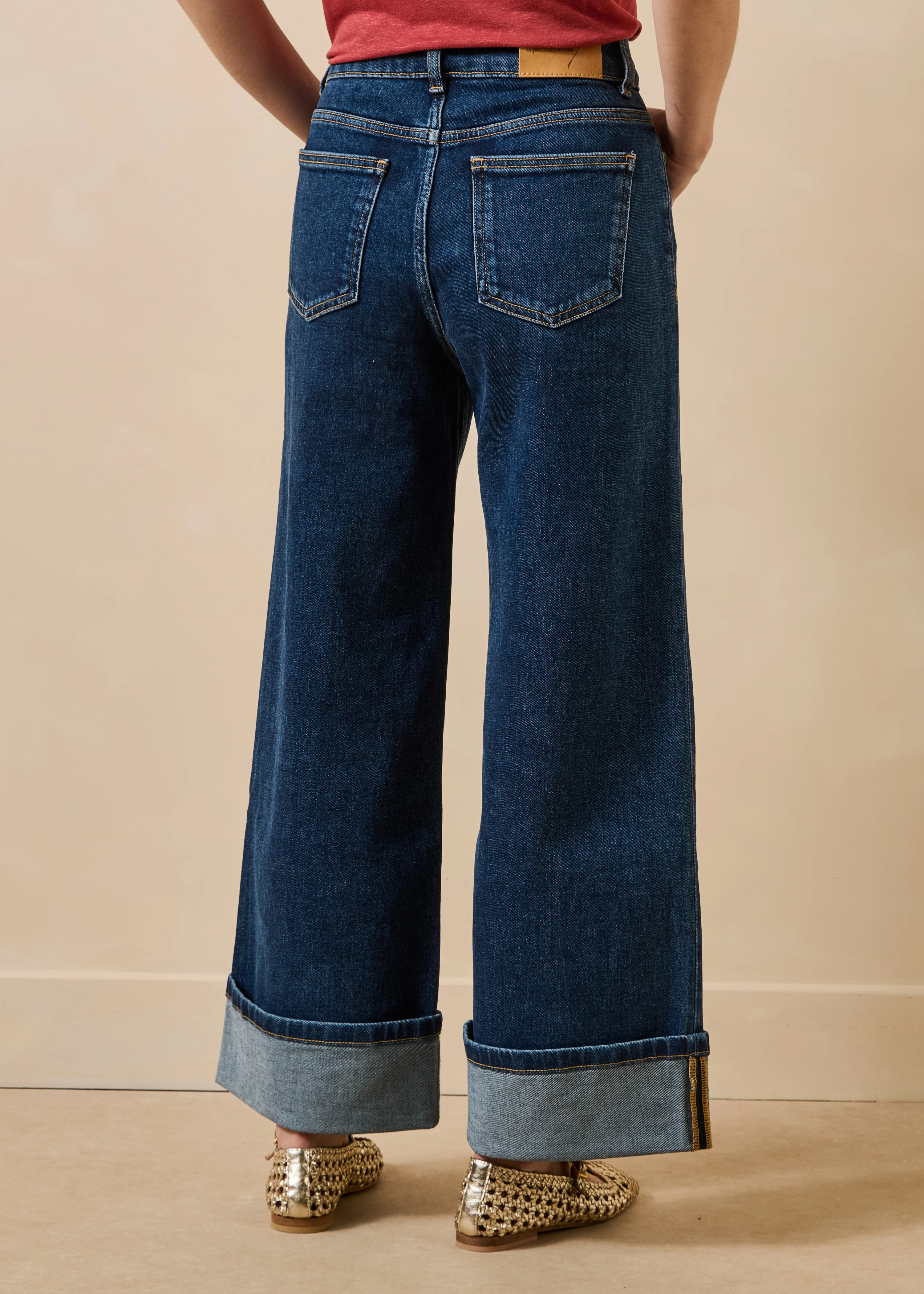 Jean cropped bleu délavé en coton biologique - Image 3