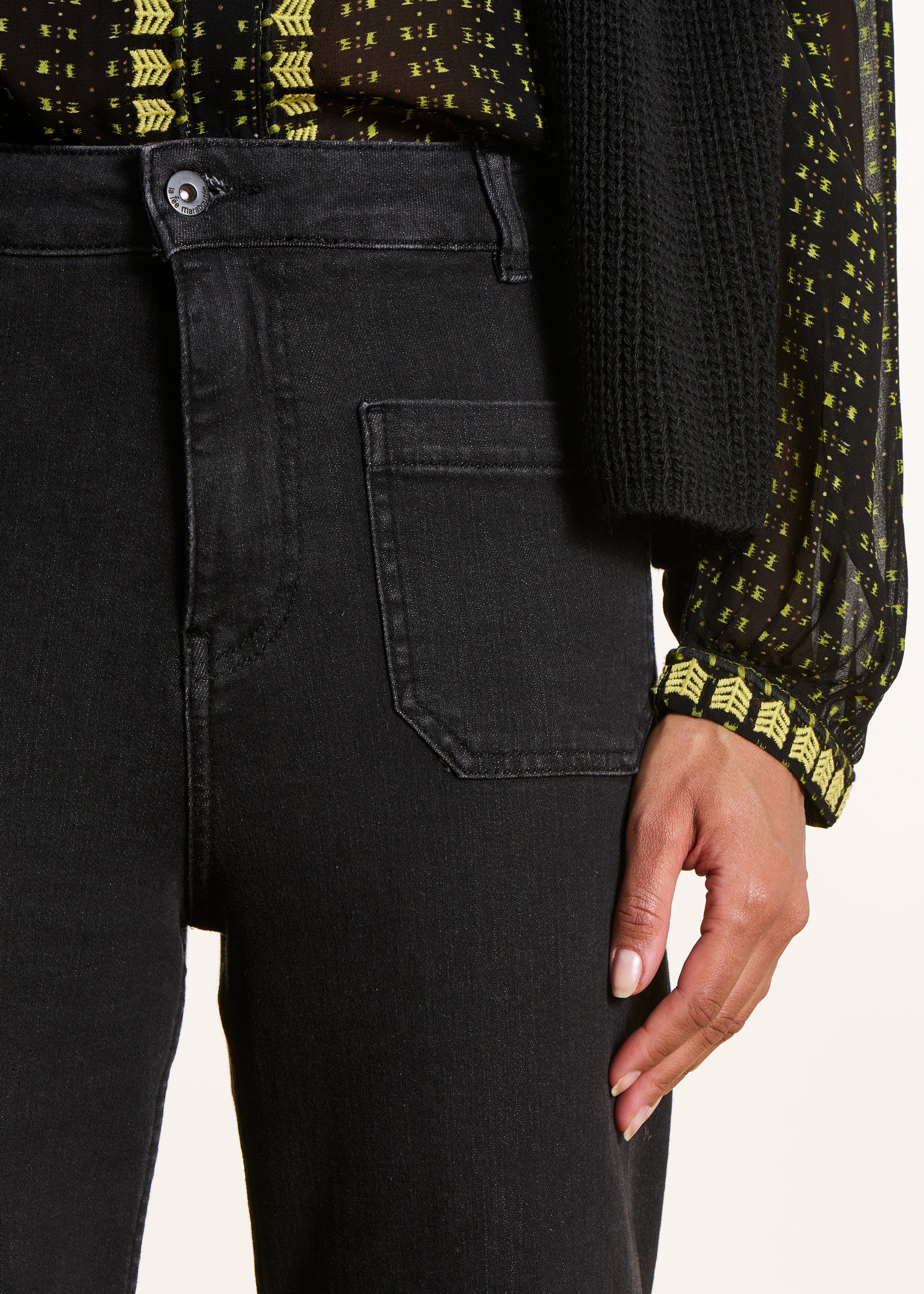 Jean flare noir taille haute en coton biologique - Image 5