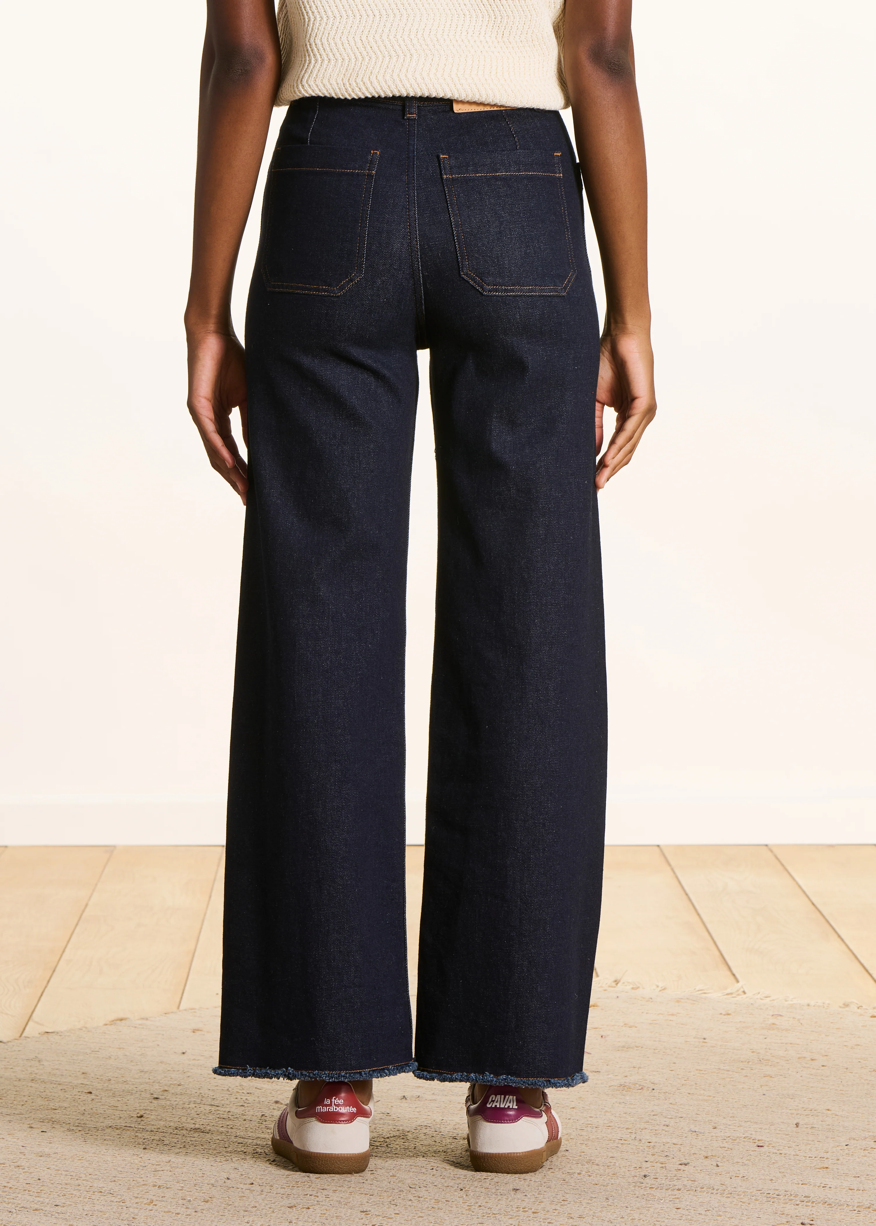 Jean foncé flare taille haute en coton biologique - Image 3