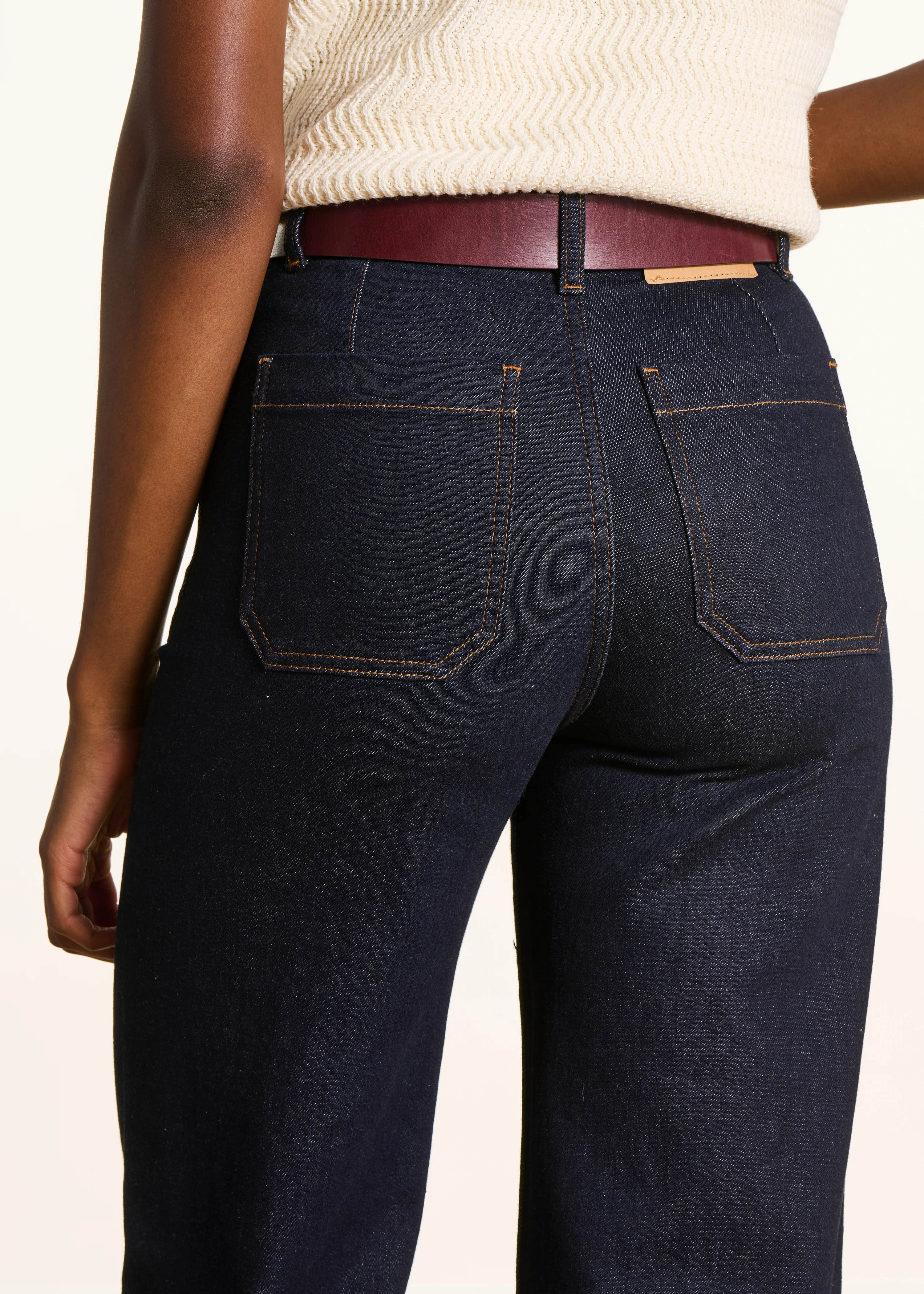 Jean foncé flare taille haute en coton biologique - Image 5