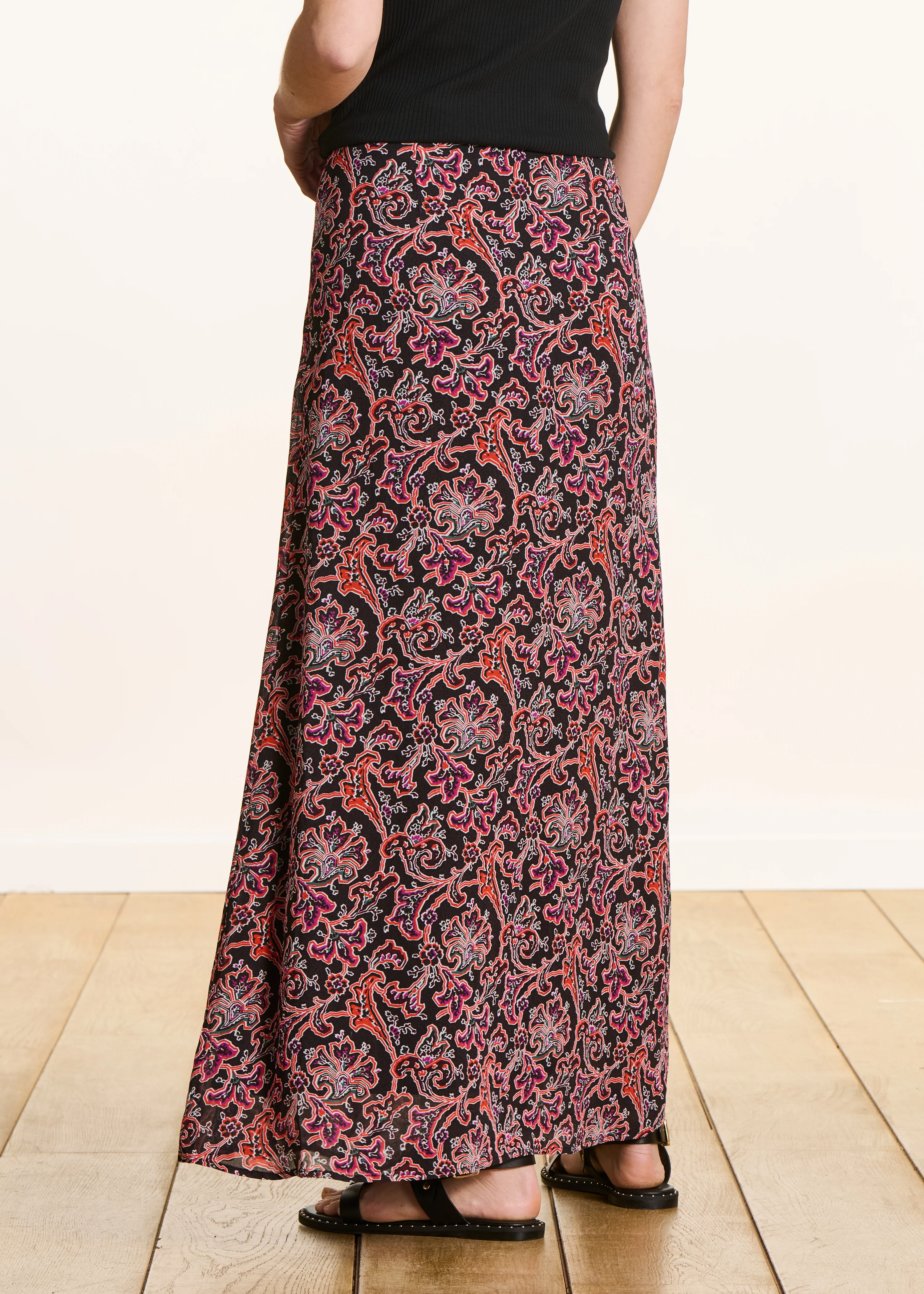 Jupe longue évasée noire à imprimé floral - Image 3