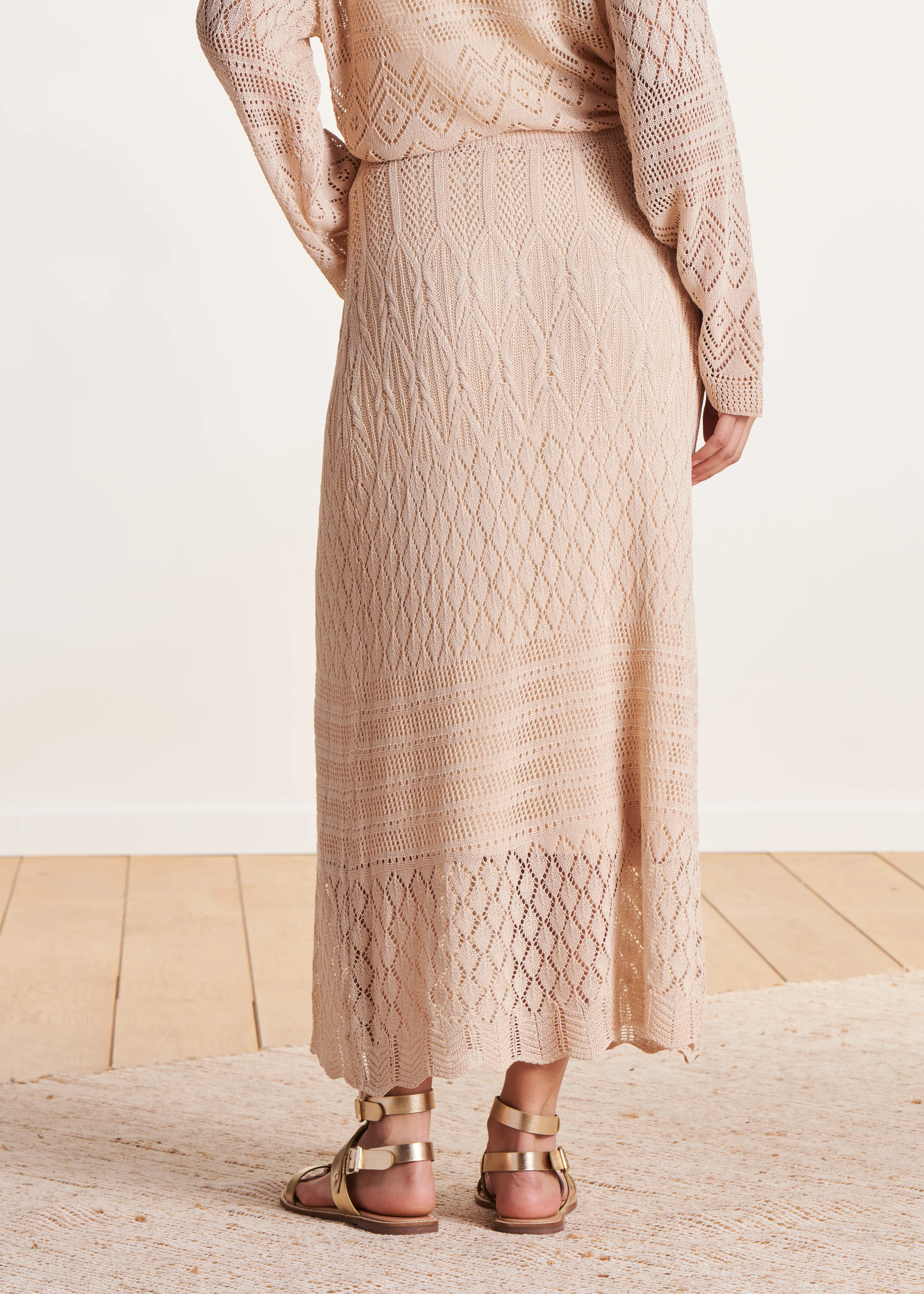 Jupe beige mi-longue en maille crochet - Image 3