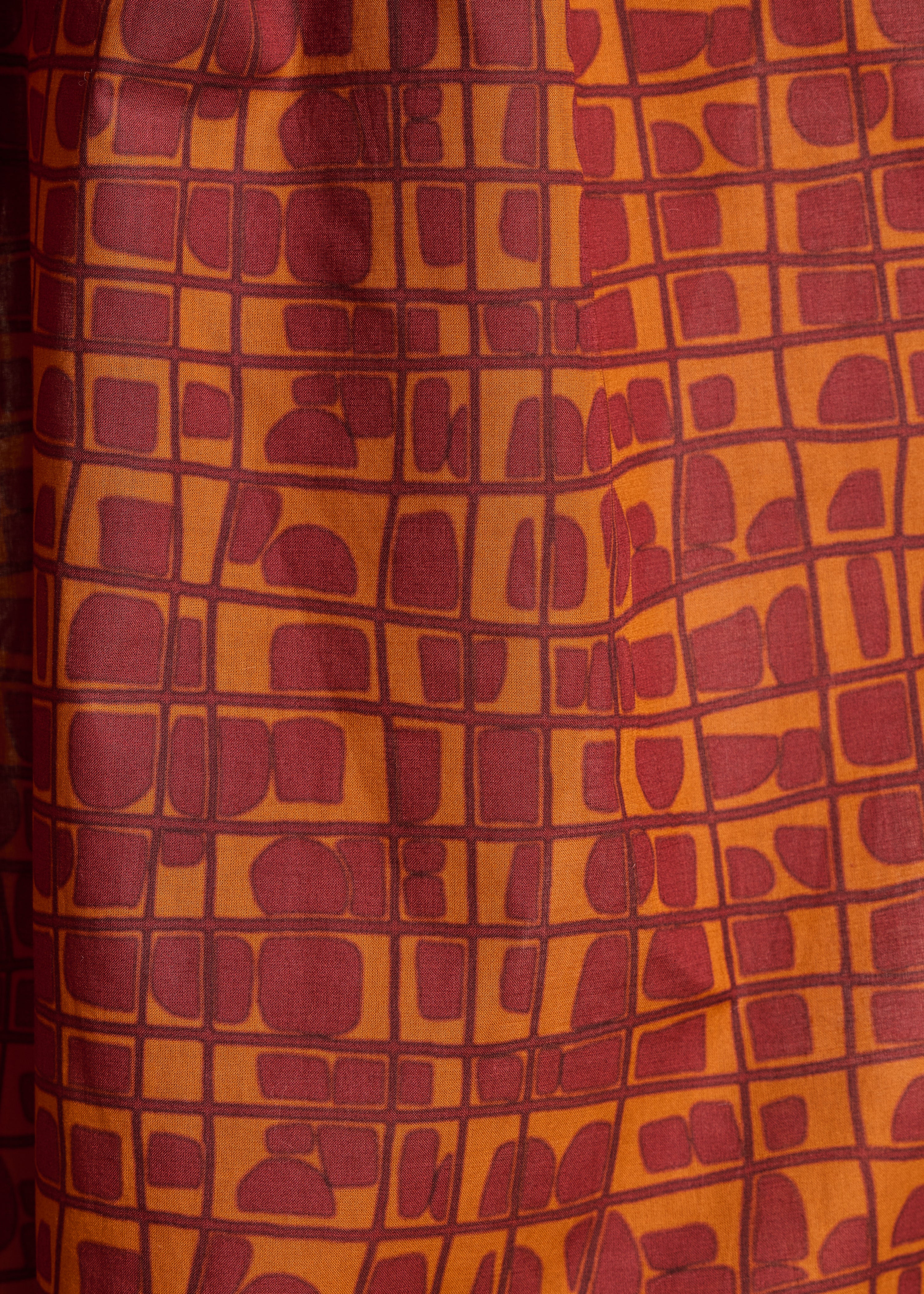 Pantalon 7/8ème imprimé graphique marron et orange - Image 4