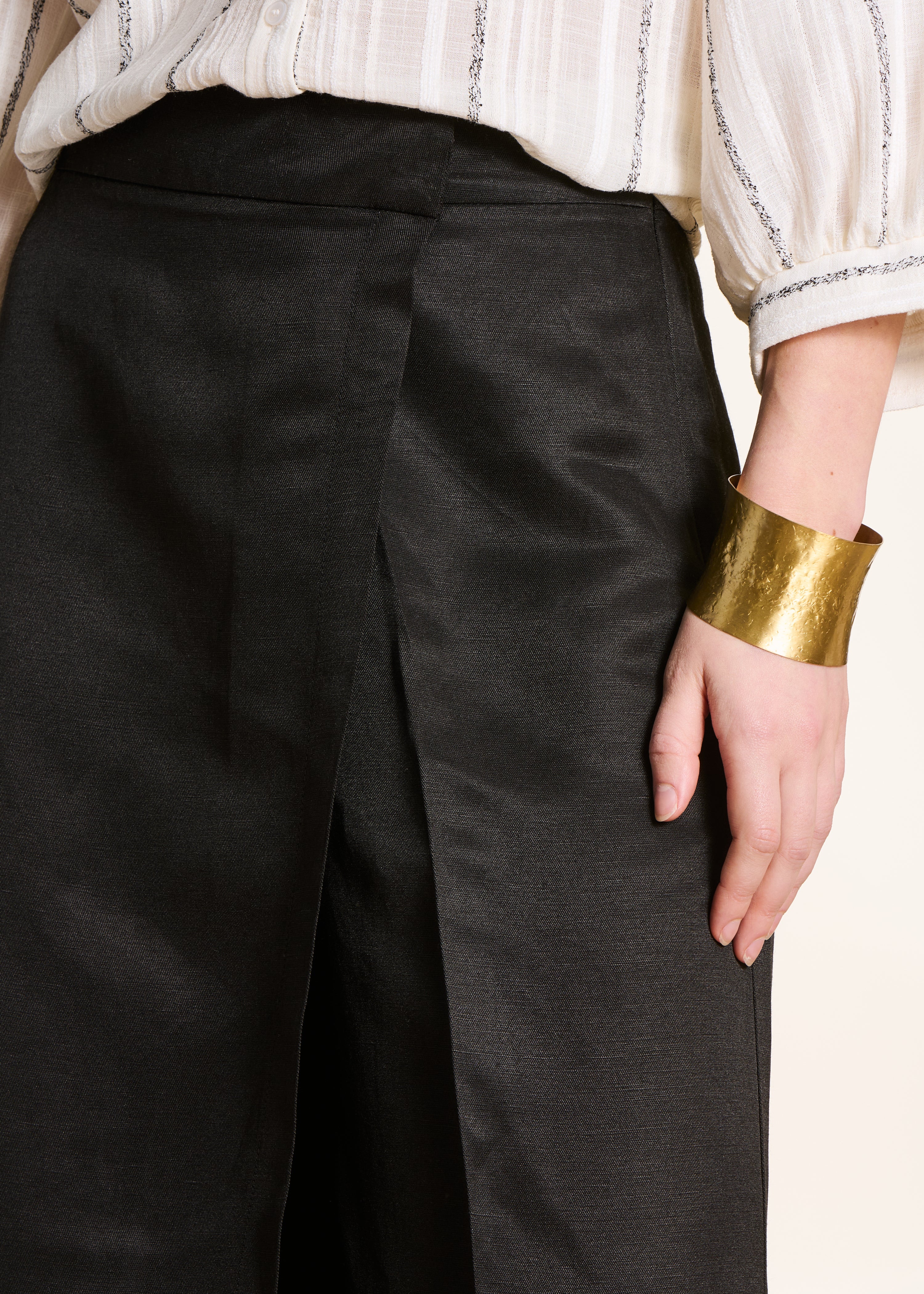 Pantalon taille haute 7/8ème noir à pan - Image 5
