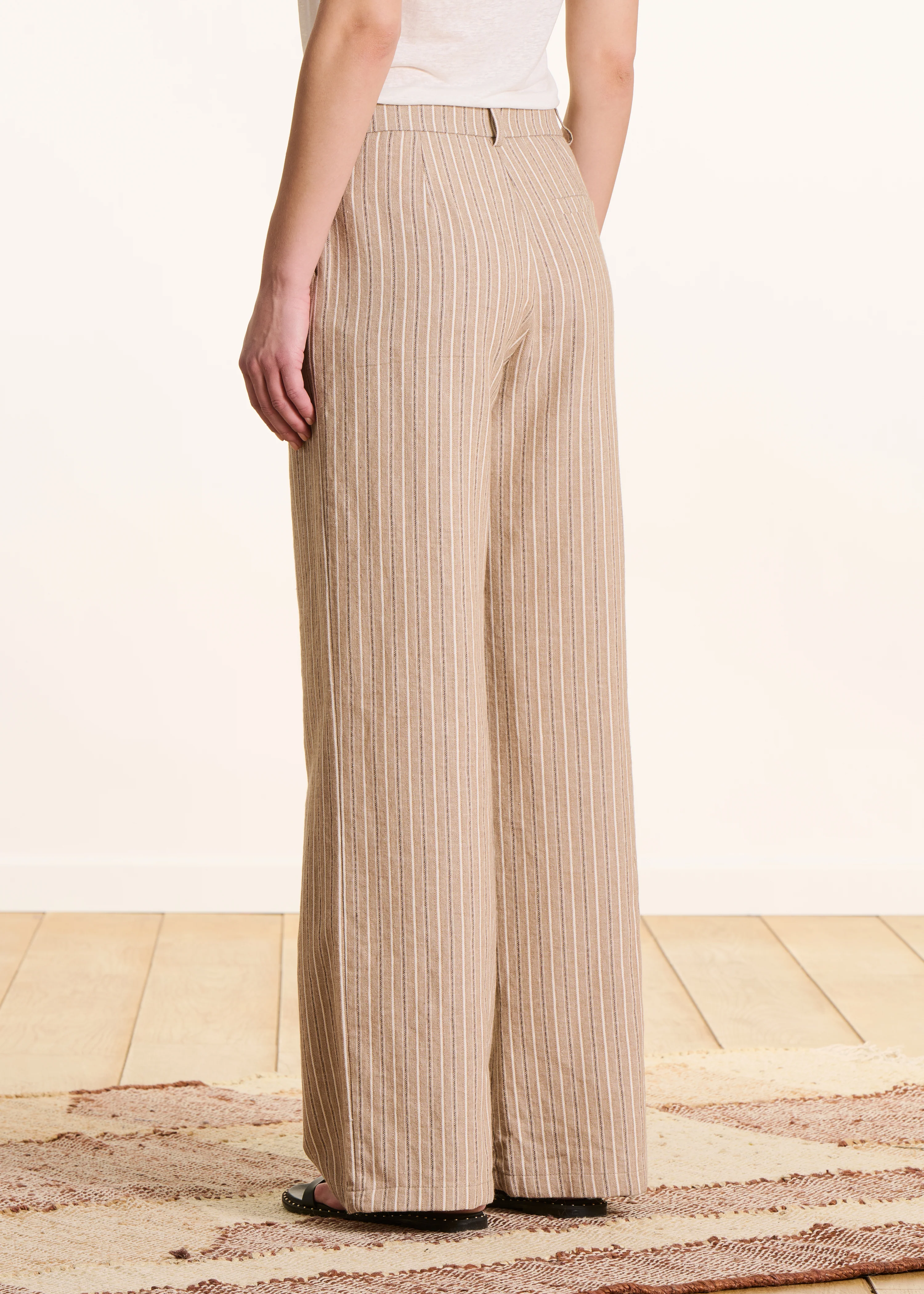 Pantalon droit et large beige rayé taille haute - Image 3