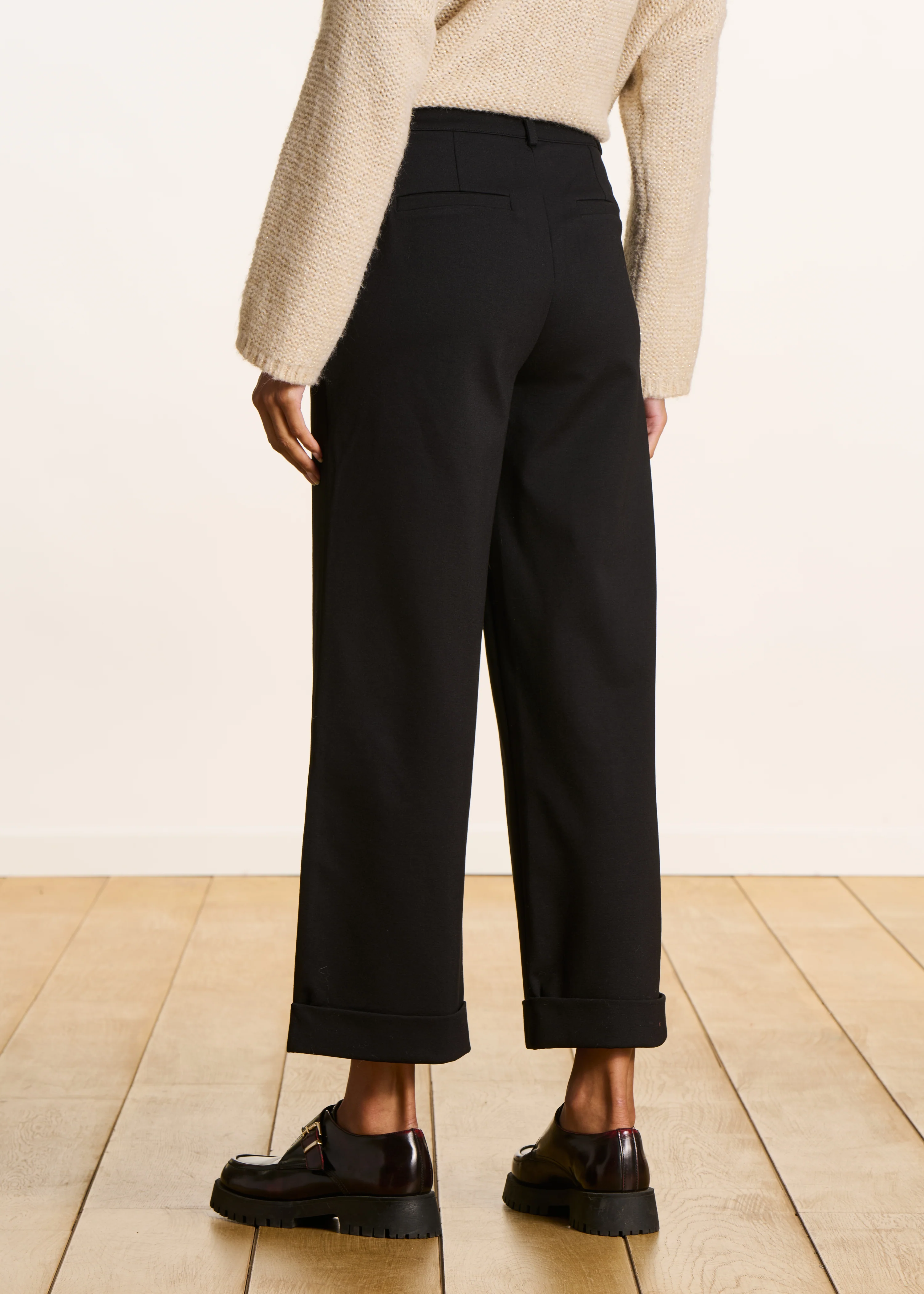 Pantalon noir droit 7/8ème en jersey milano - Image 3