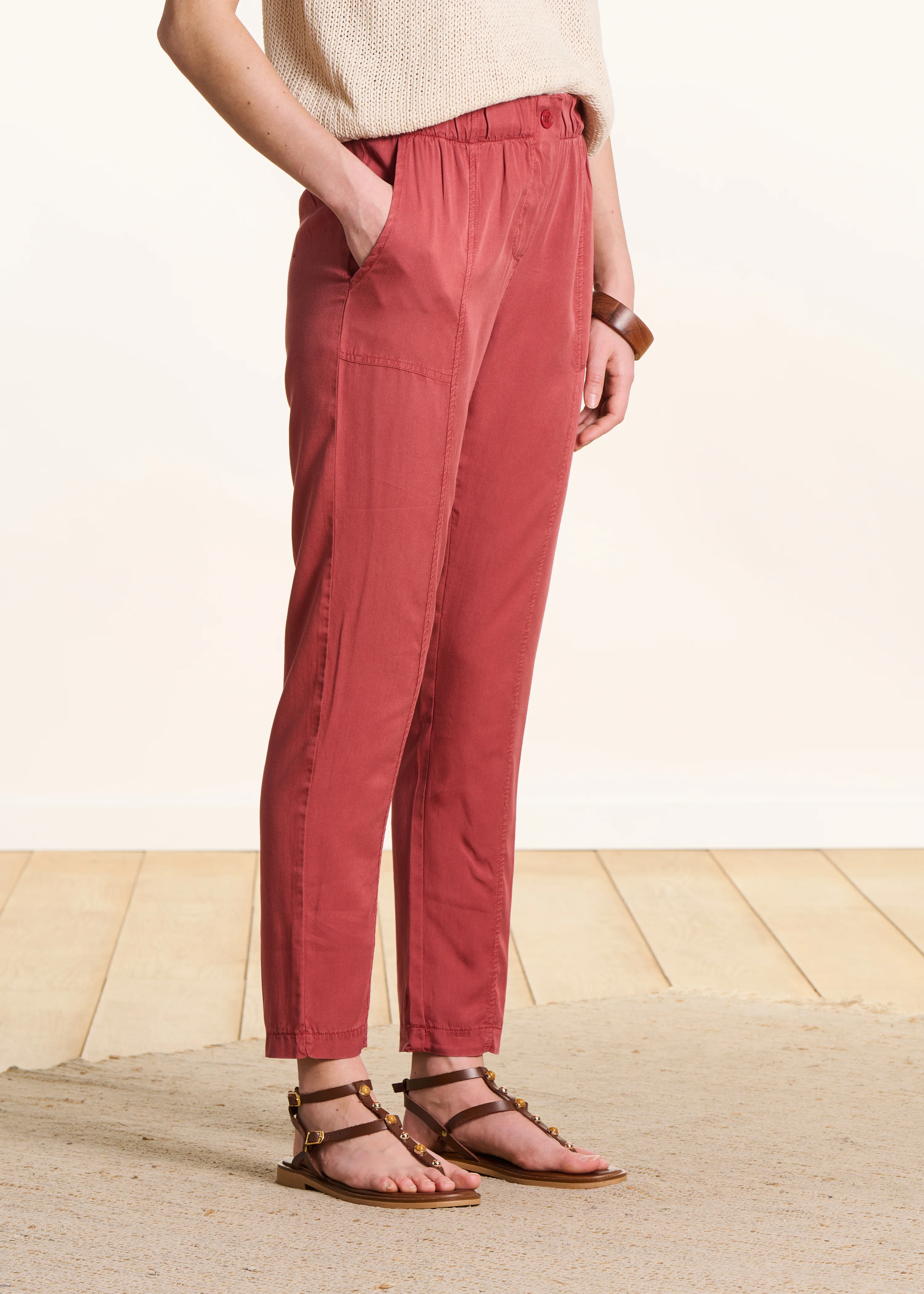 Pantalon fluide rouge en lyocell taille élastiquée - Image 2