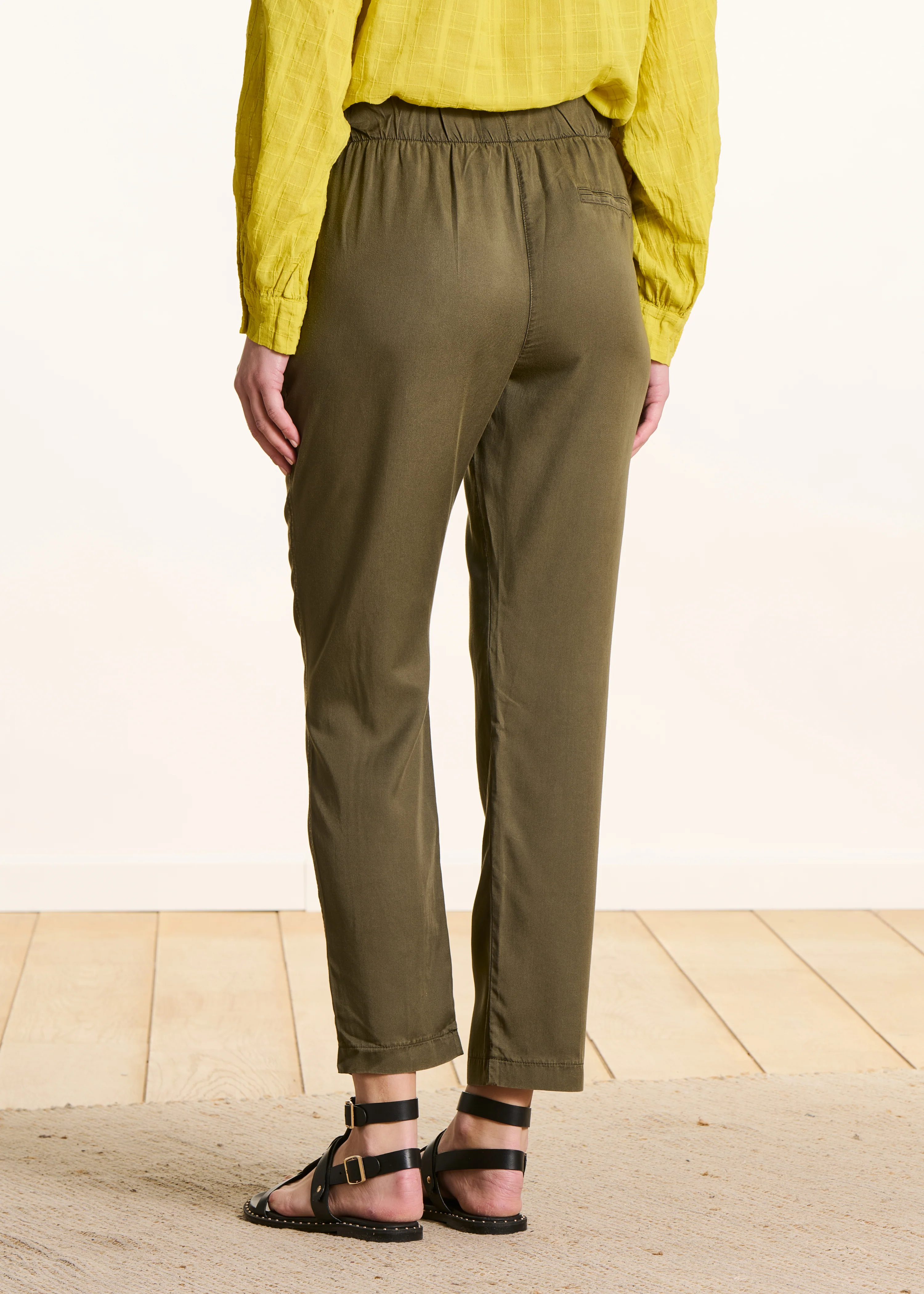 Pantalon fluide kaki en lyocell - Image 3
