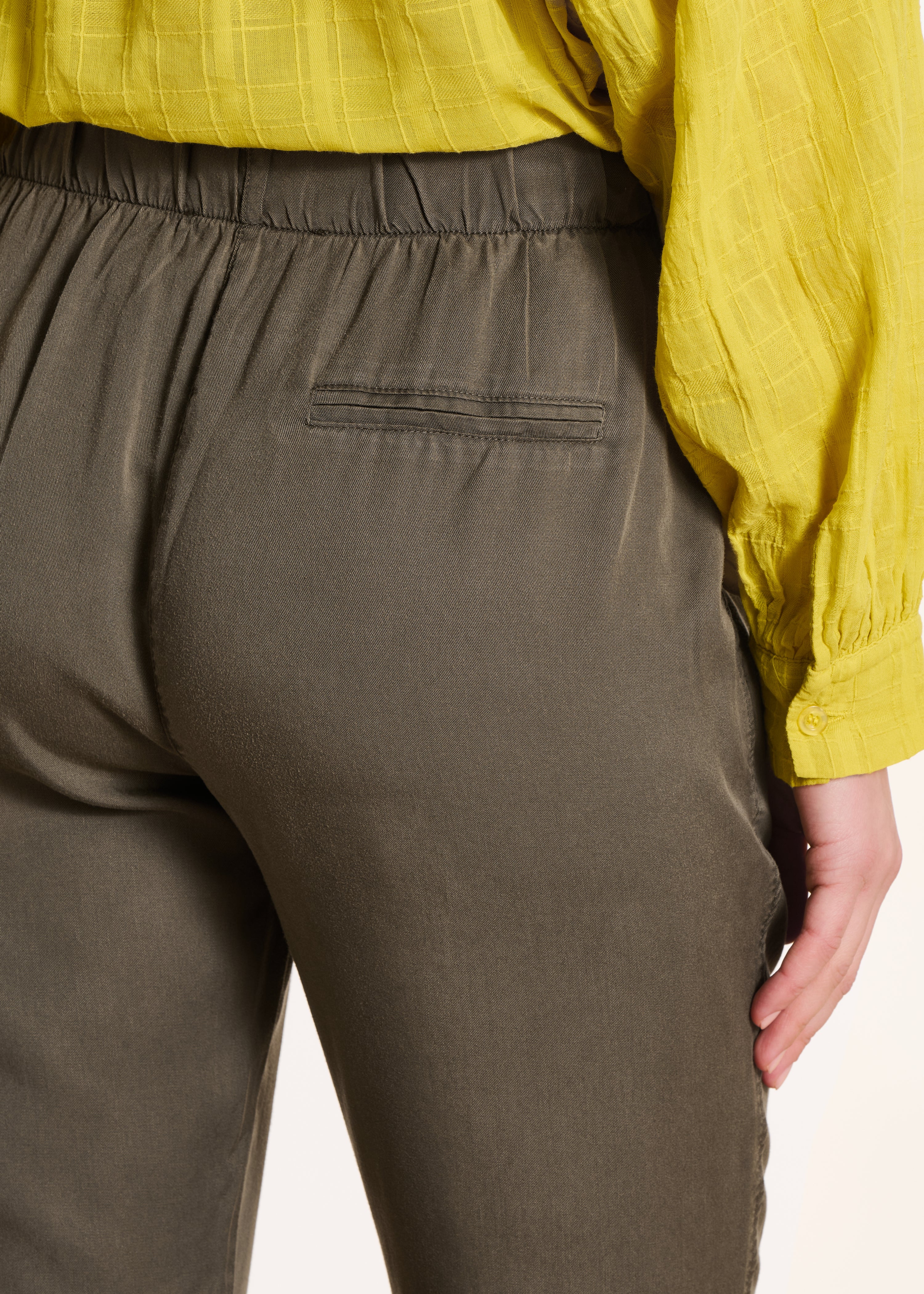 Pantalon fluide kaki en lyocell - Image 5