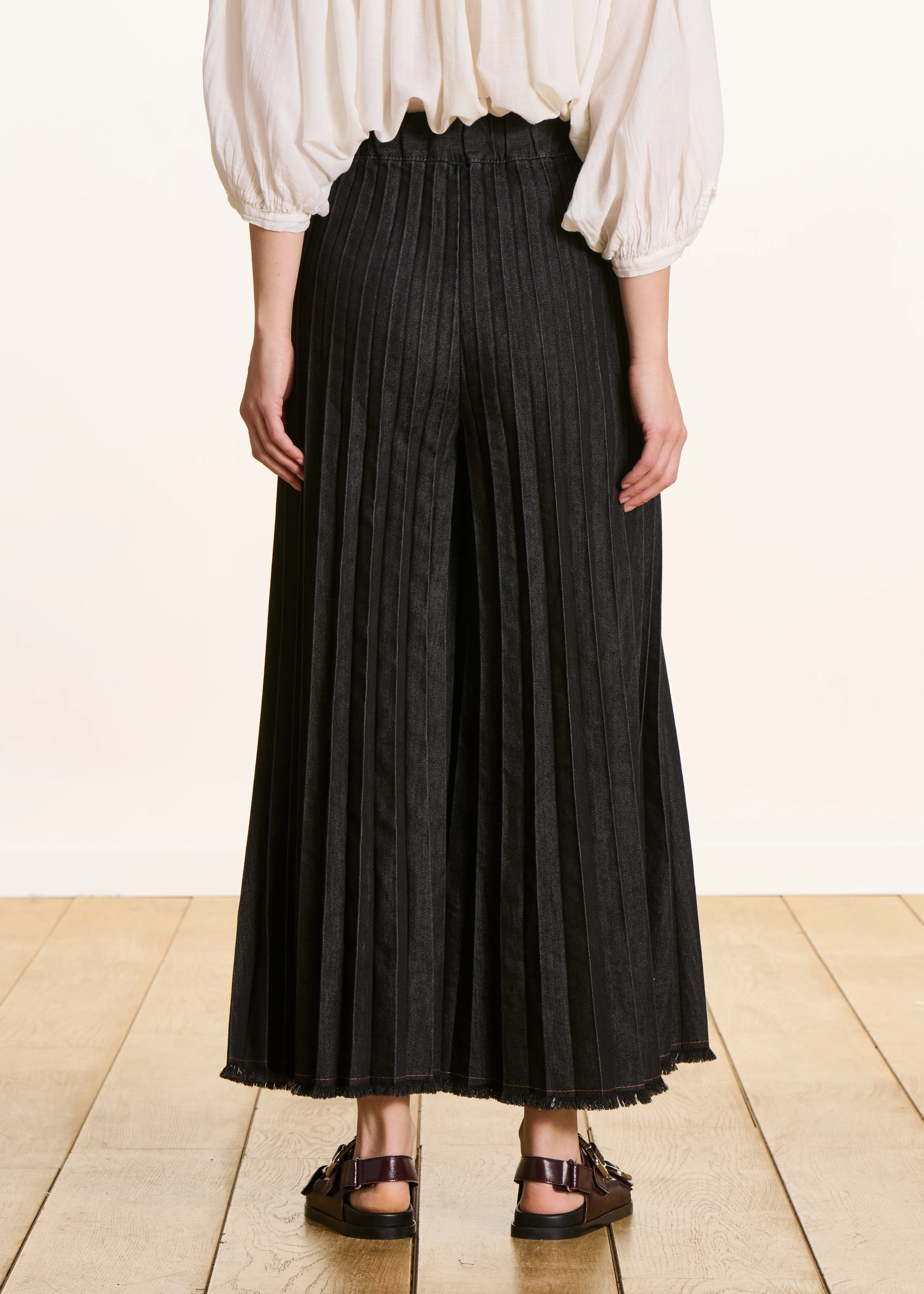 Pantalon jupe culotte en jean noir taille élastiquée - Image 3