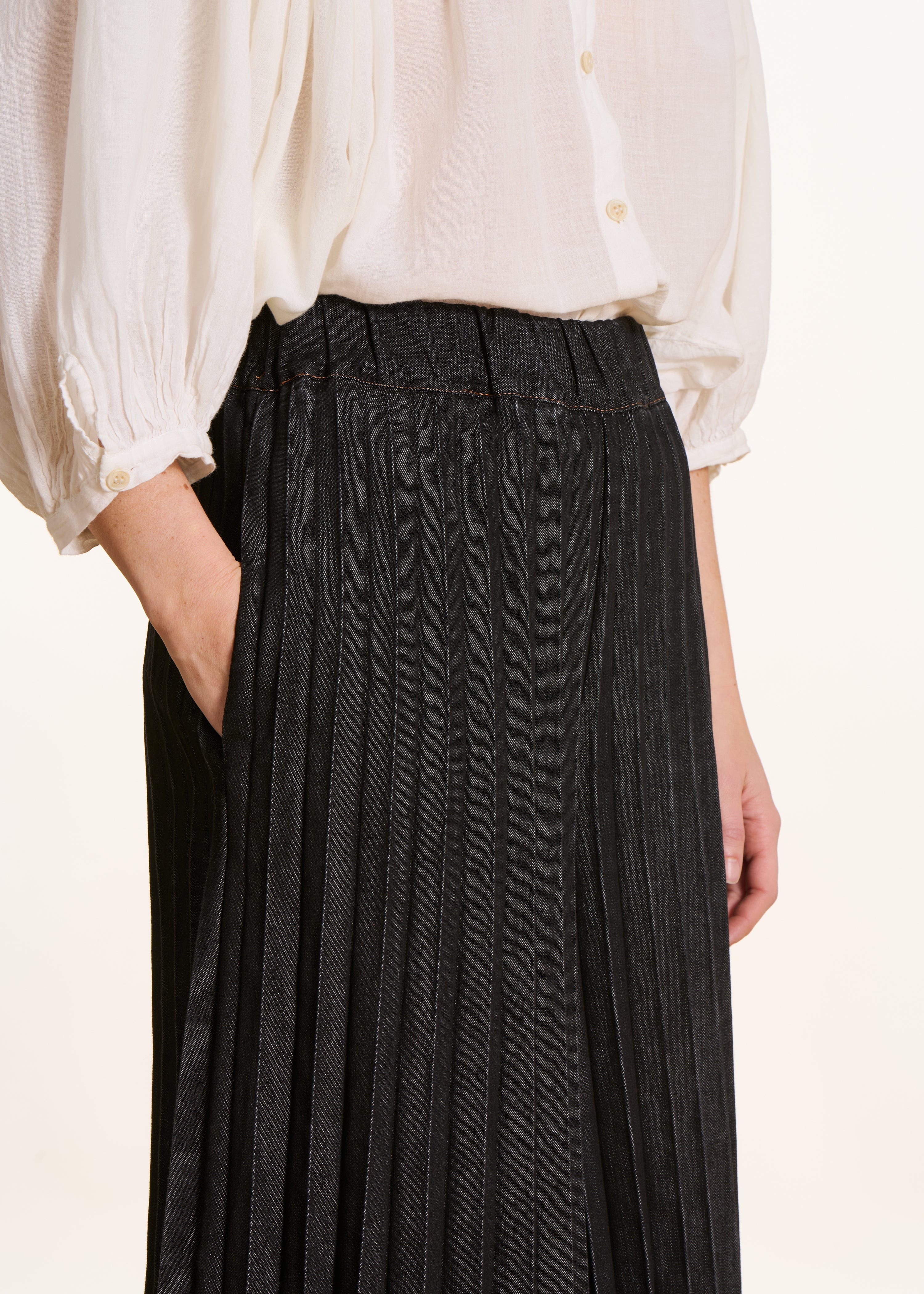 Pantalon jupe culotte en jean noir taille élastiquée - Image 5