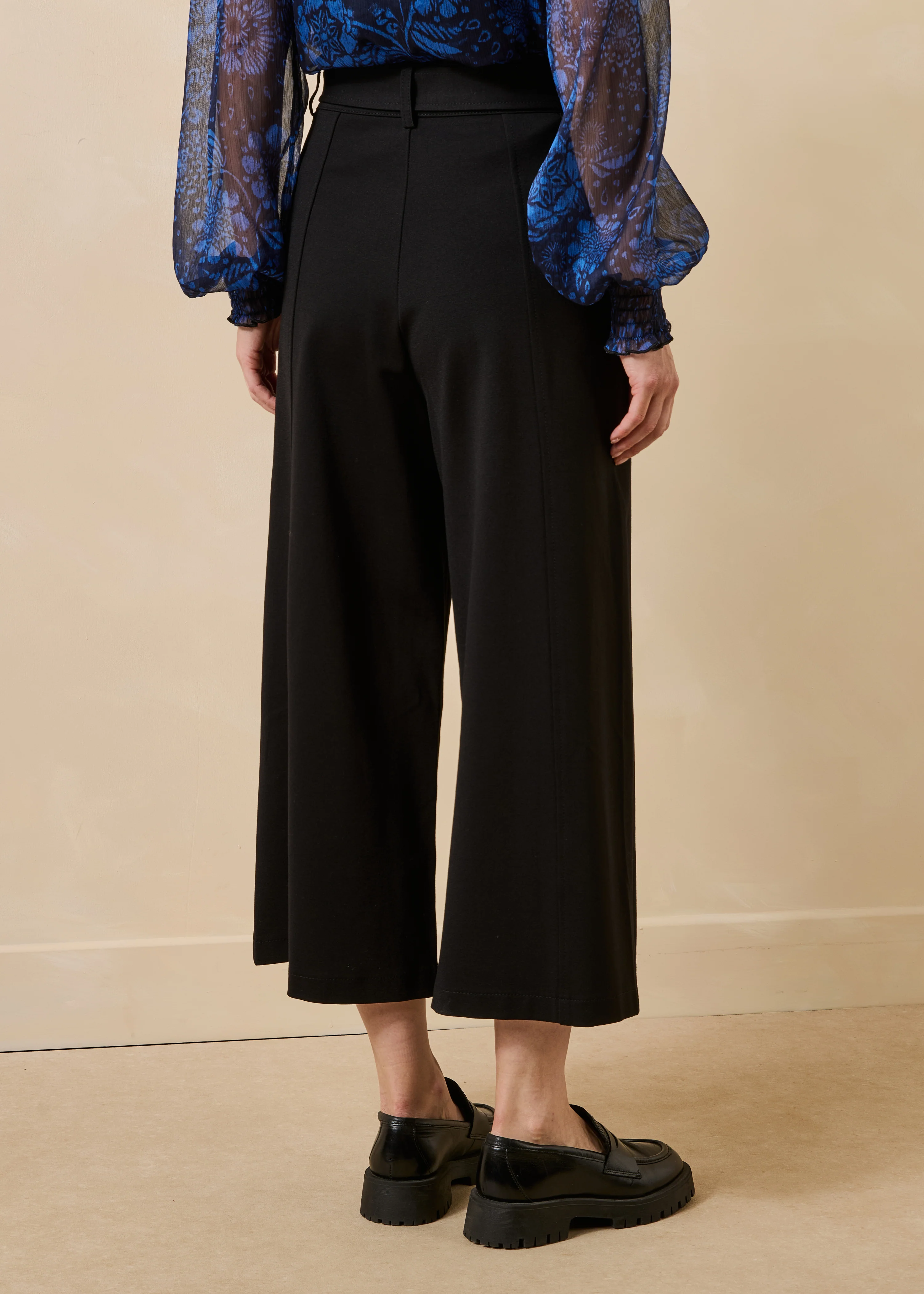 Pantalon large jupe-culotte noir 7/8ème - Image 3