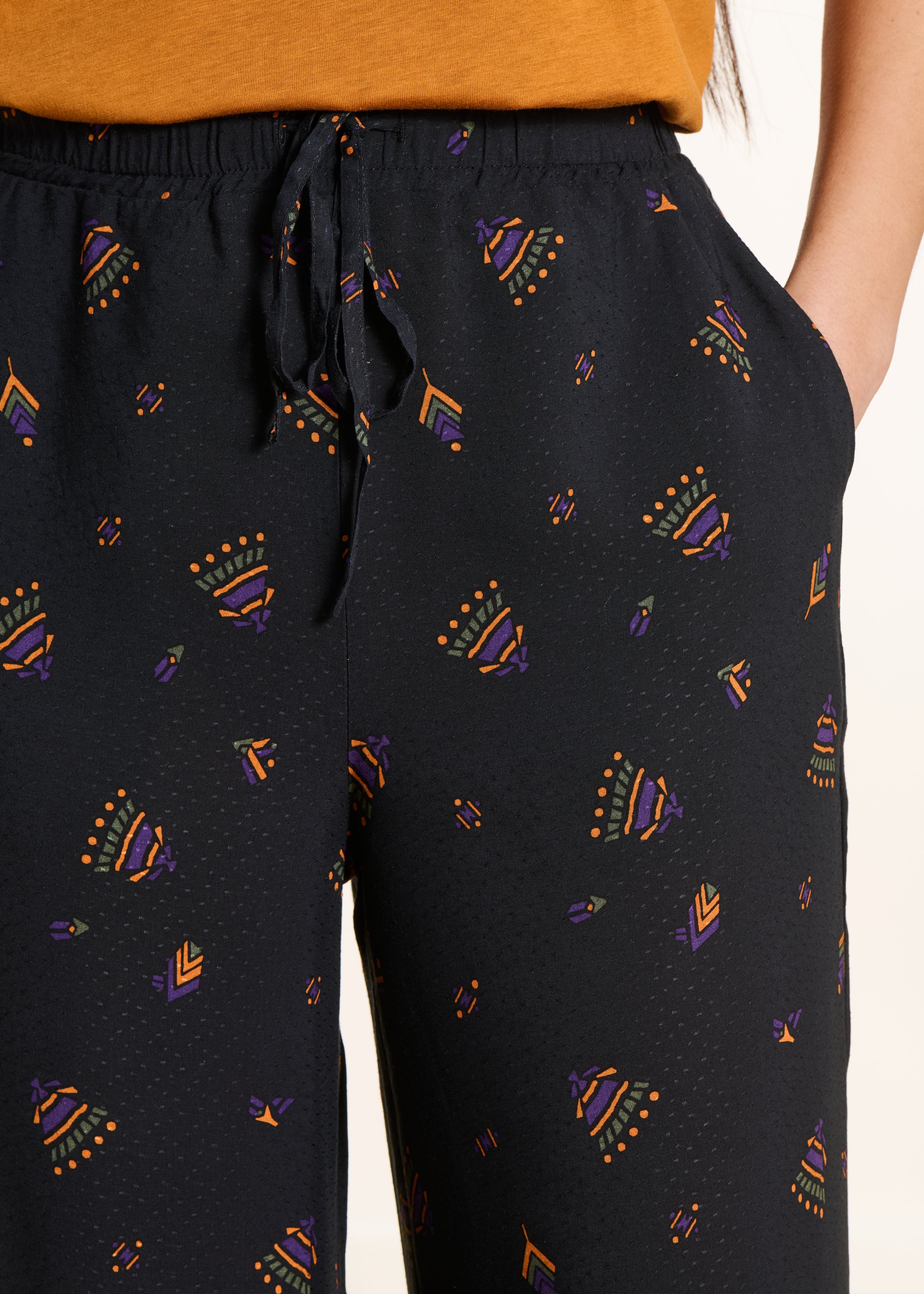 Pantalon large noir à imprimé - Image 5