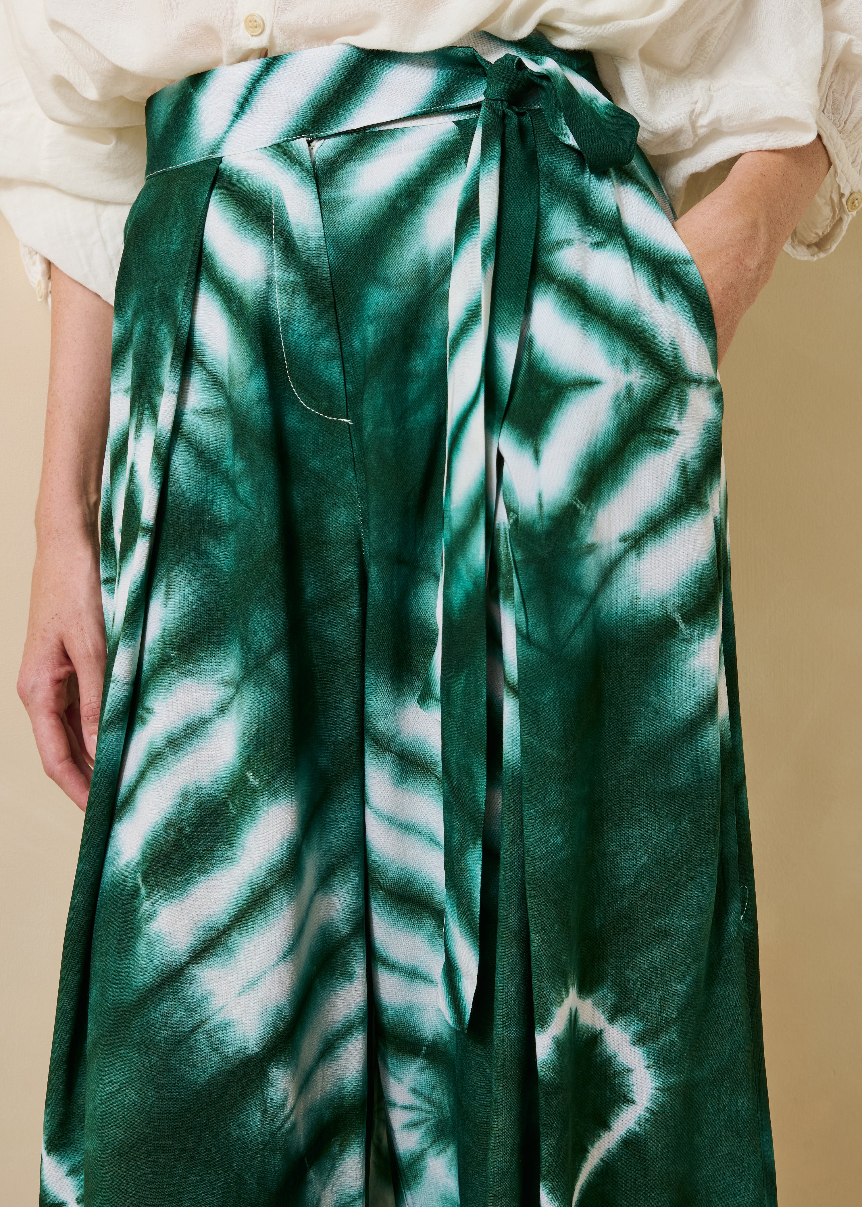 Pantalon large vert à imprimé ceinturé - Image 6