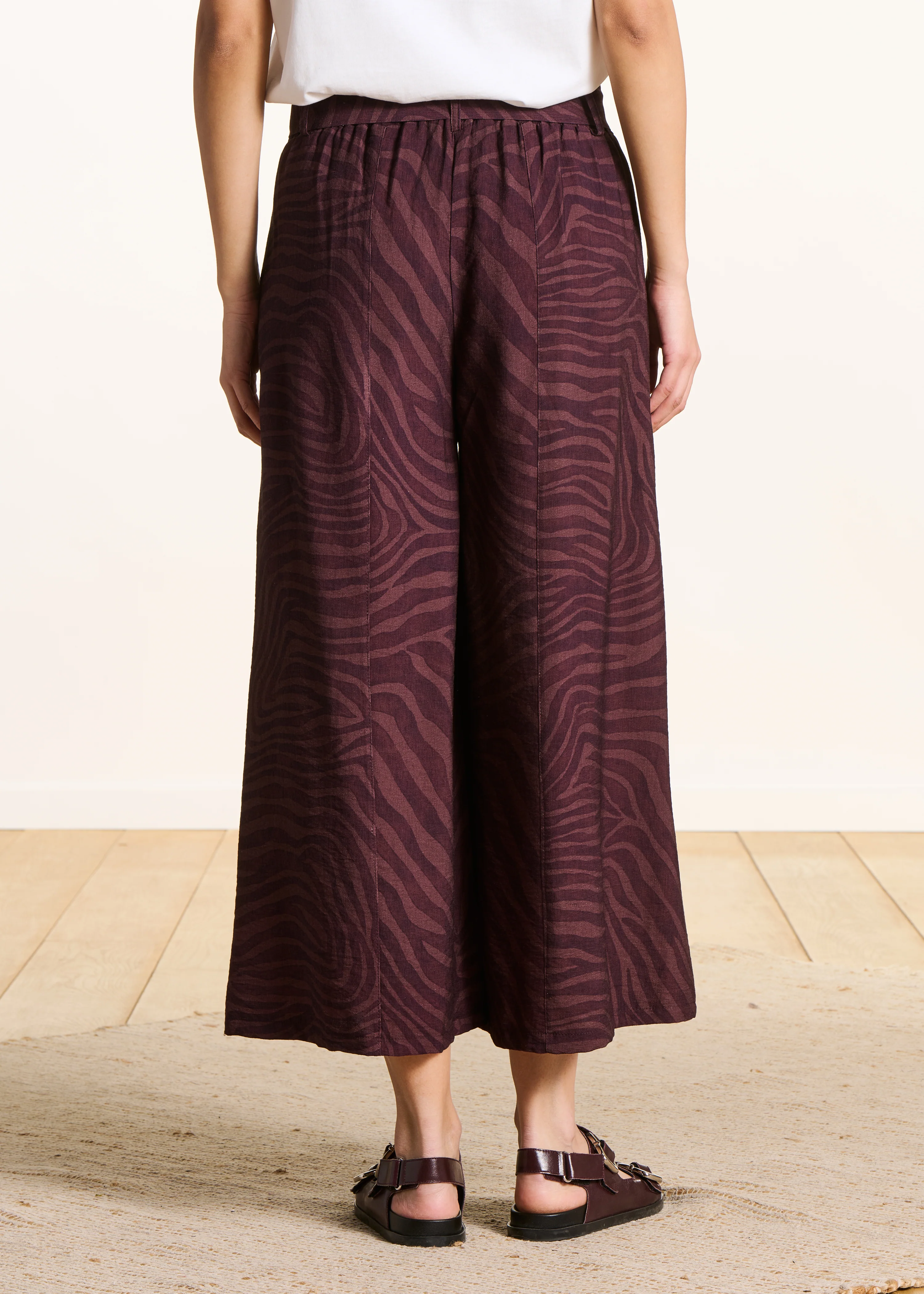 Pantalon marron 7/8ème à imprimé animalier - Image 3