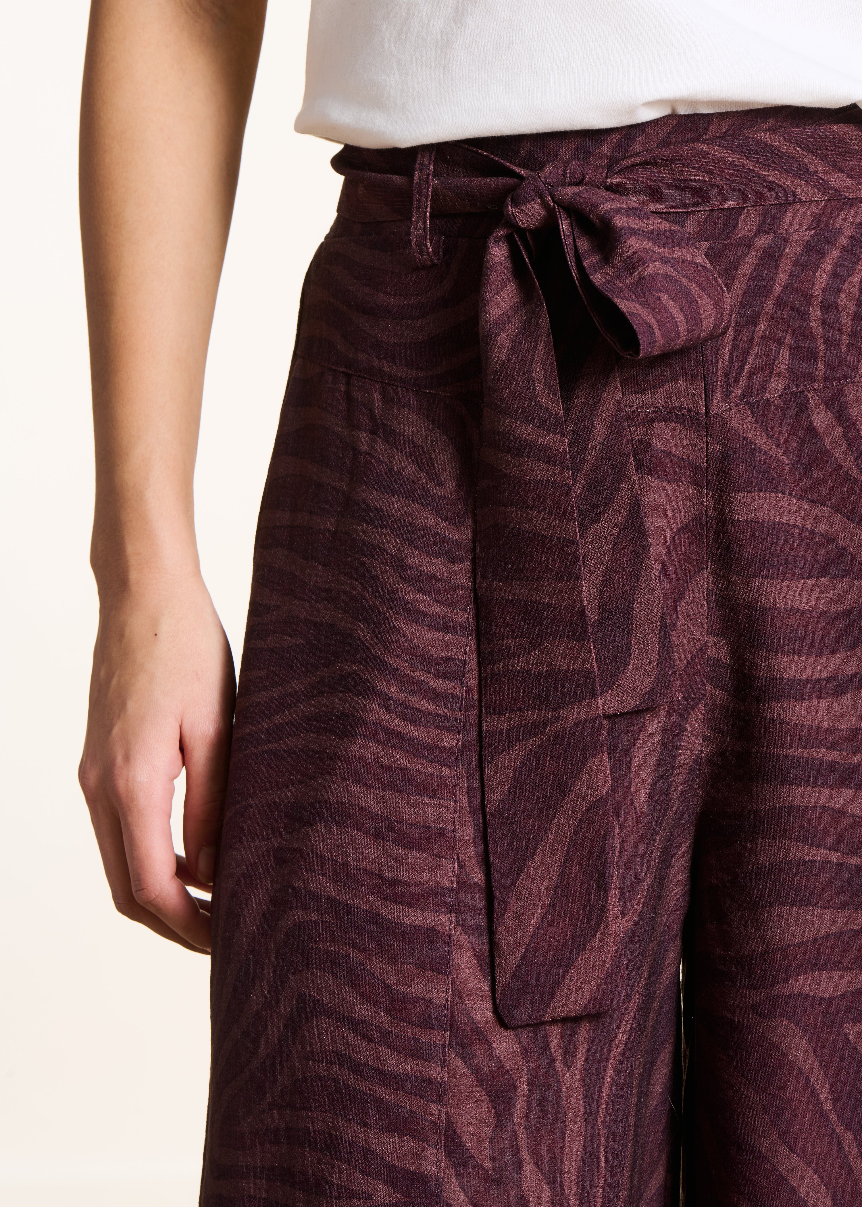 Pantalon marron 7/8ème à imprimé animalier - Image 5