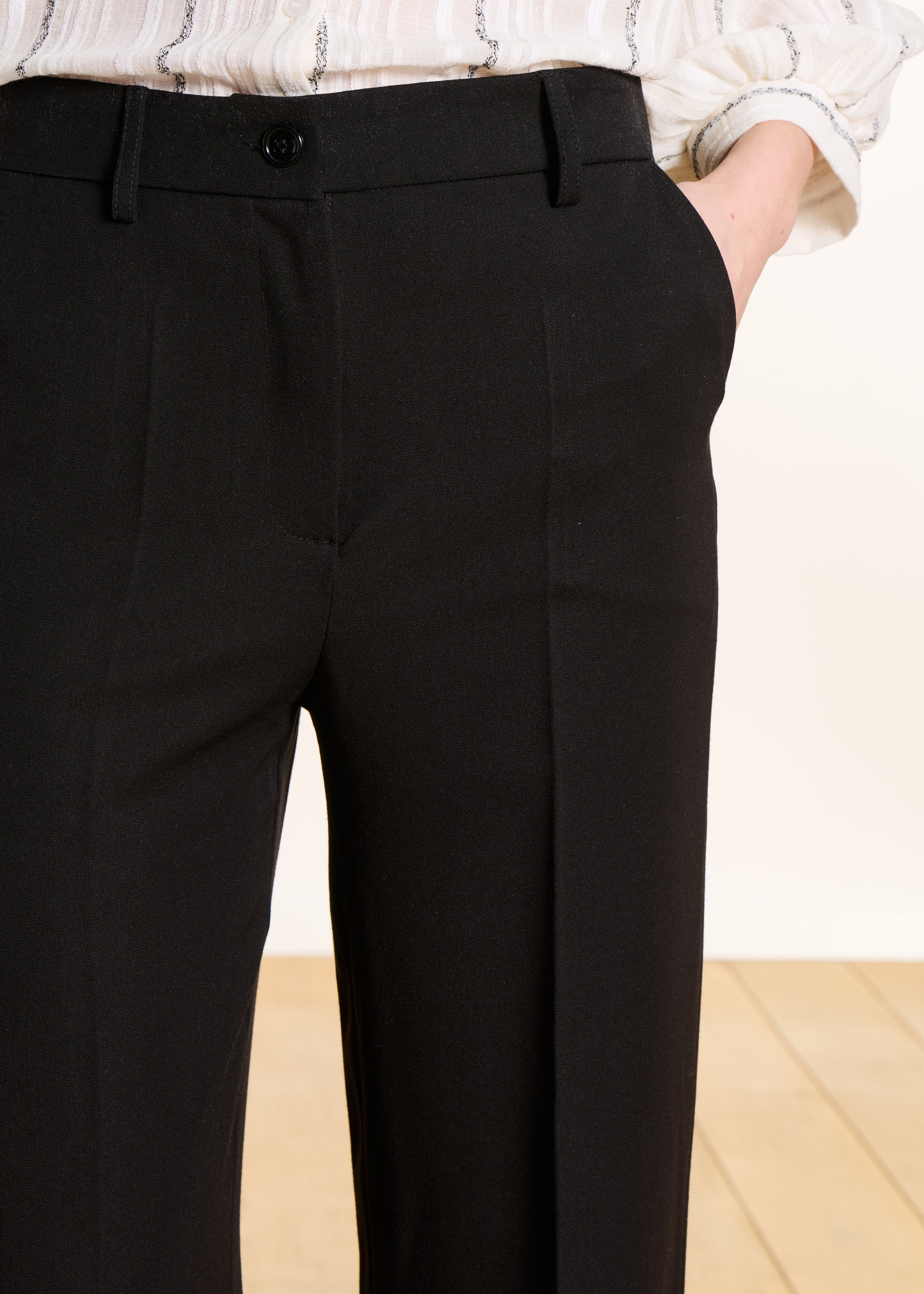 Pantalon uni noir droit - Image 5
