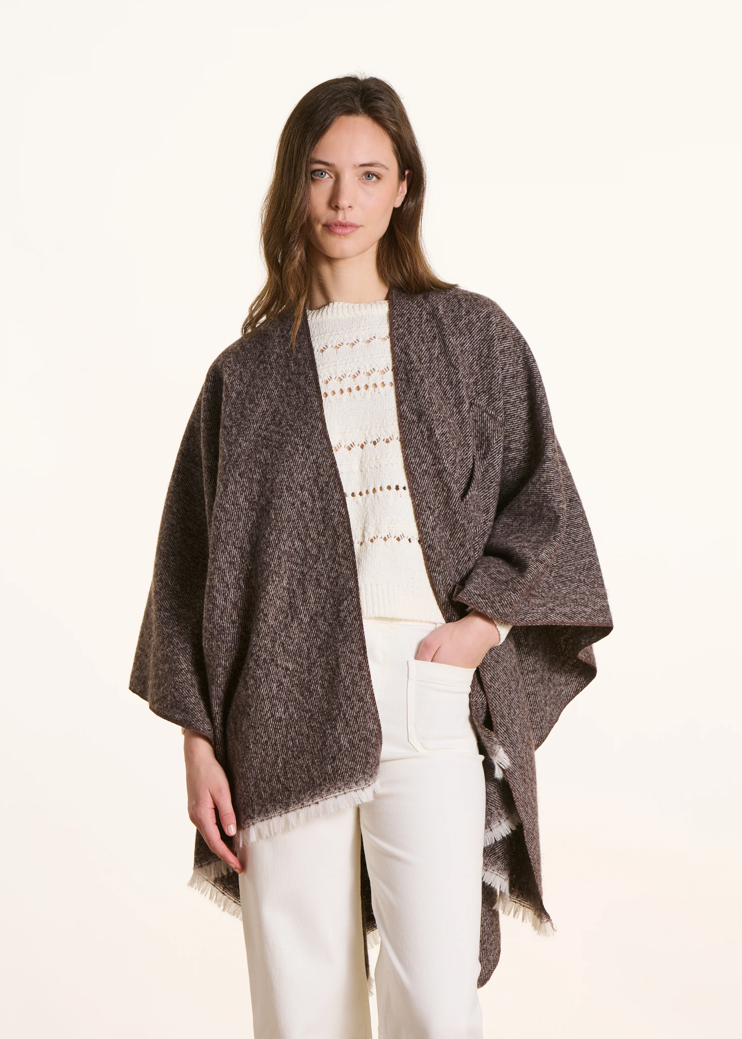Poncho taupe à franges - Image 2