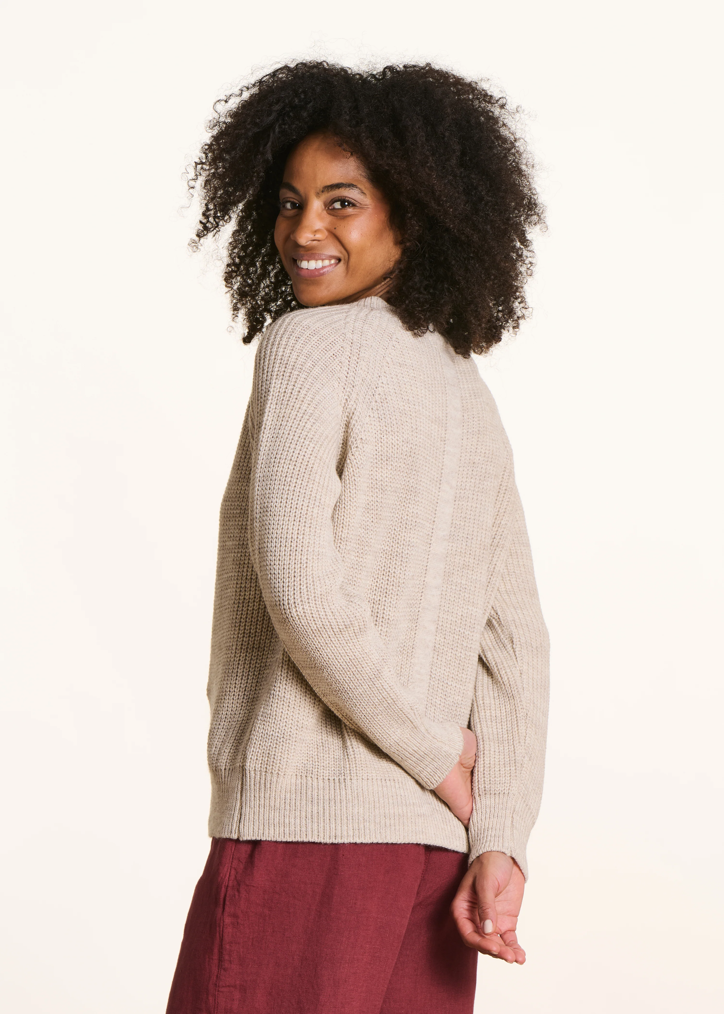 Pull beige encolure V en maille côtes perlées - Image 3