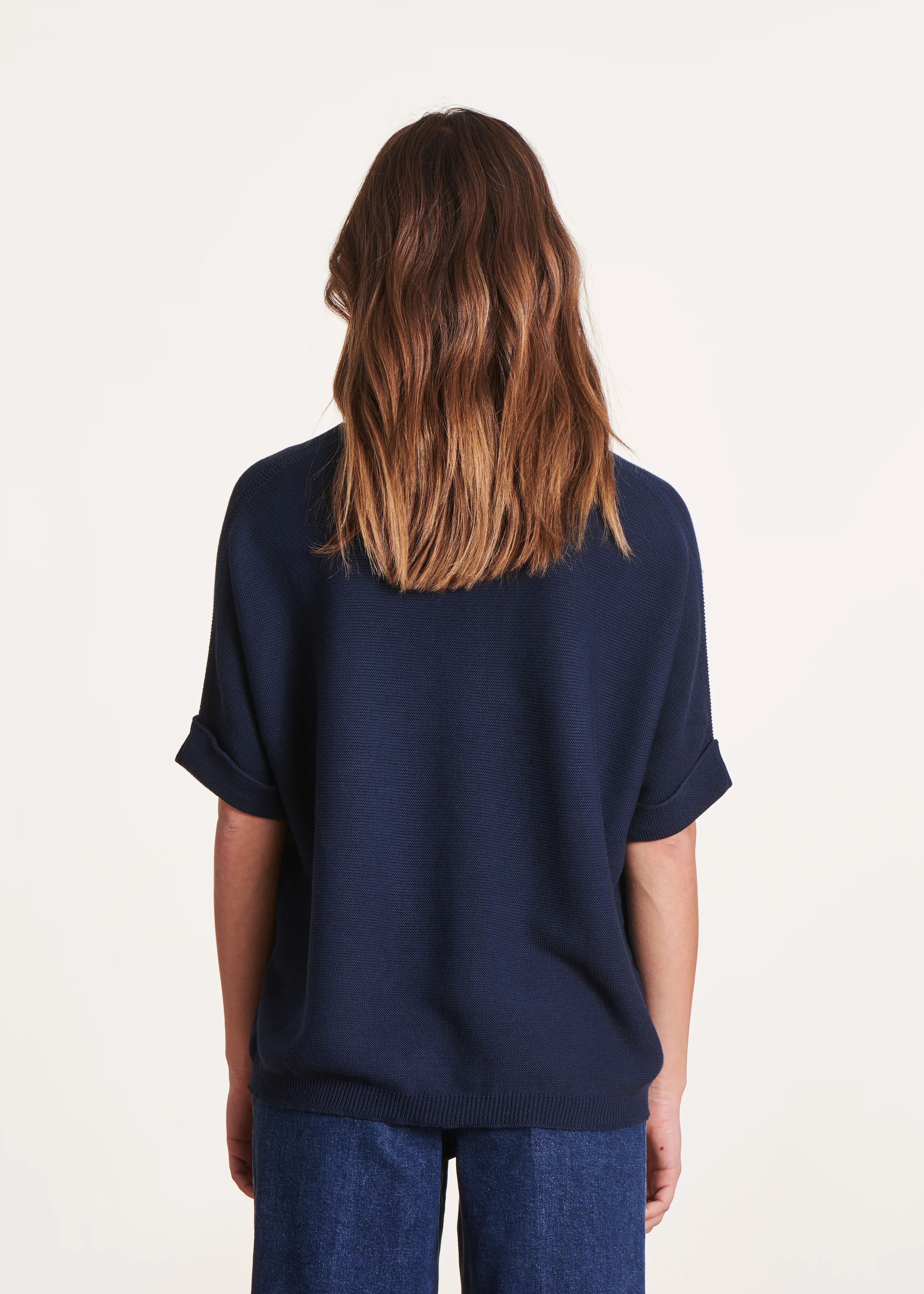 Pull bleu marine manches courtes col V - Image 3