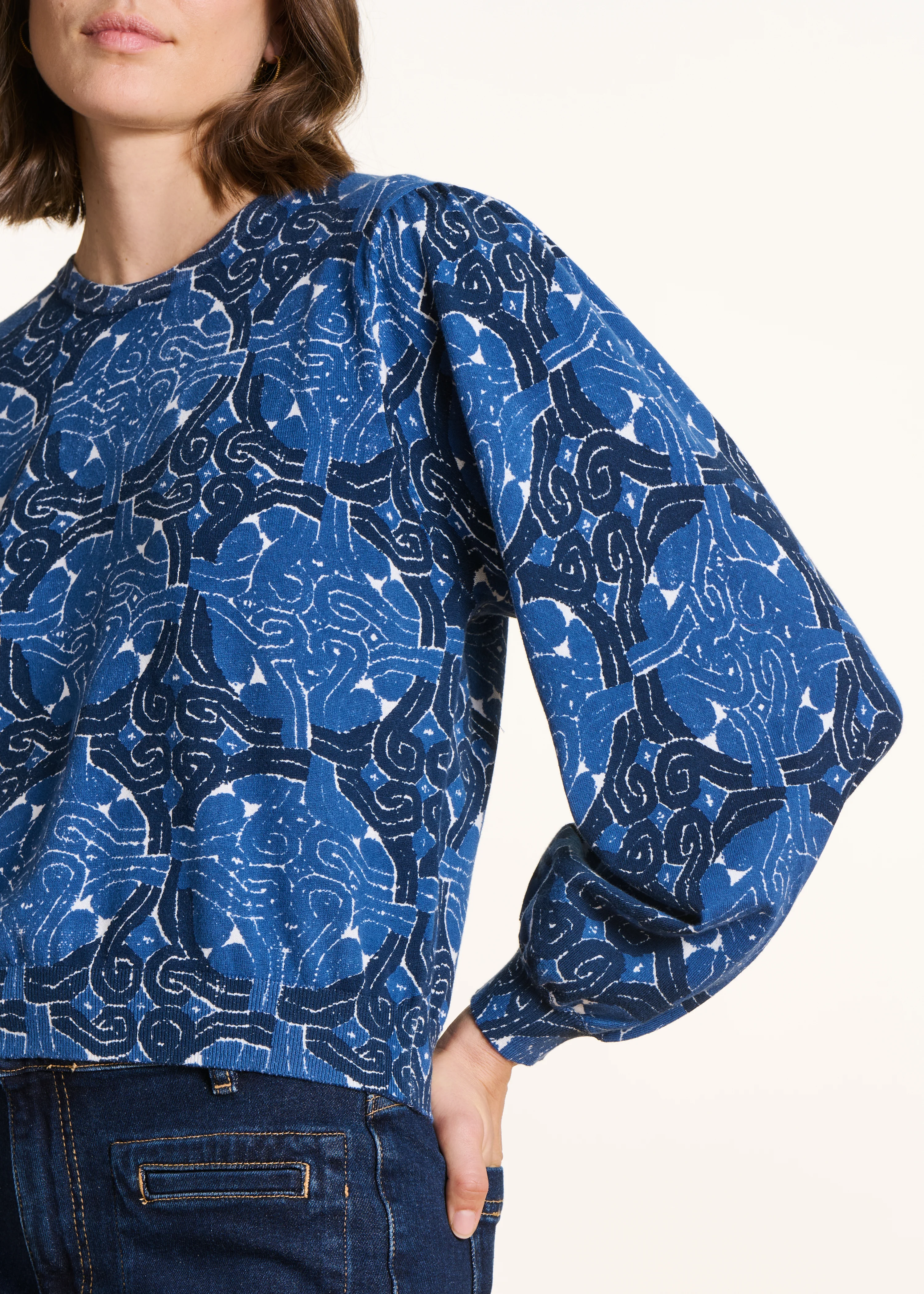 Pull court bleu à imprimé en coton biologique - Image 5