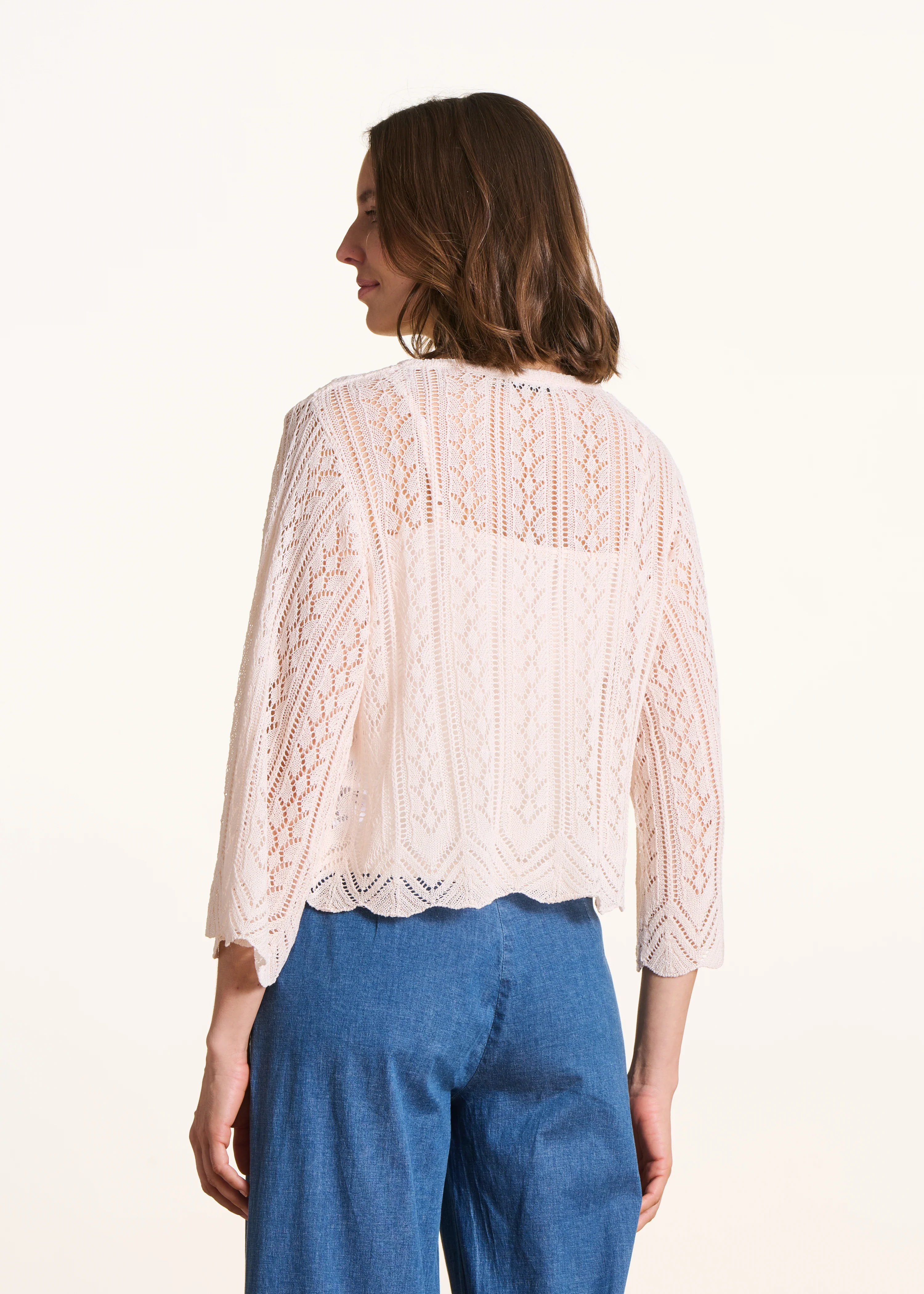Pull court écru en maille fine ajourée - Image 3