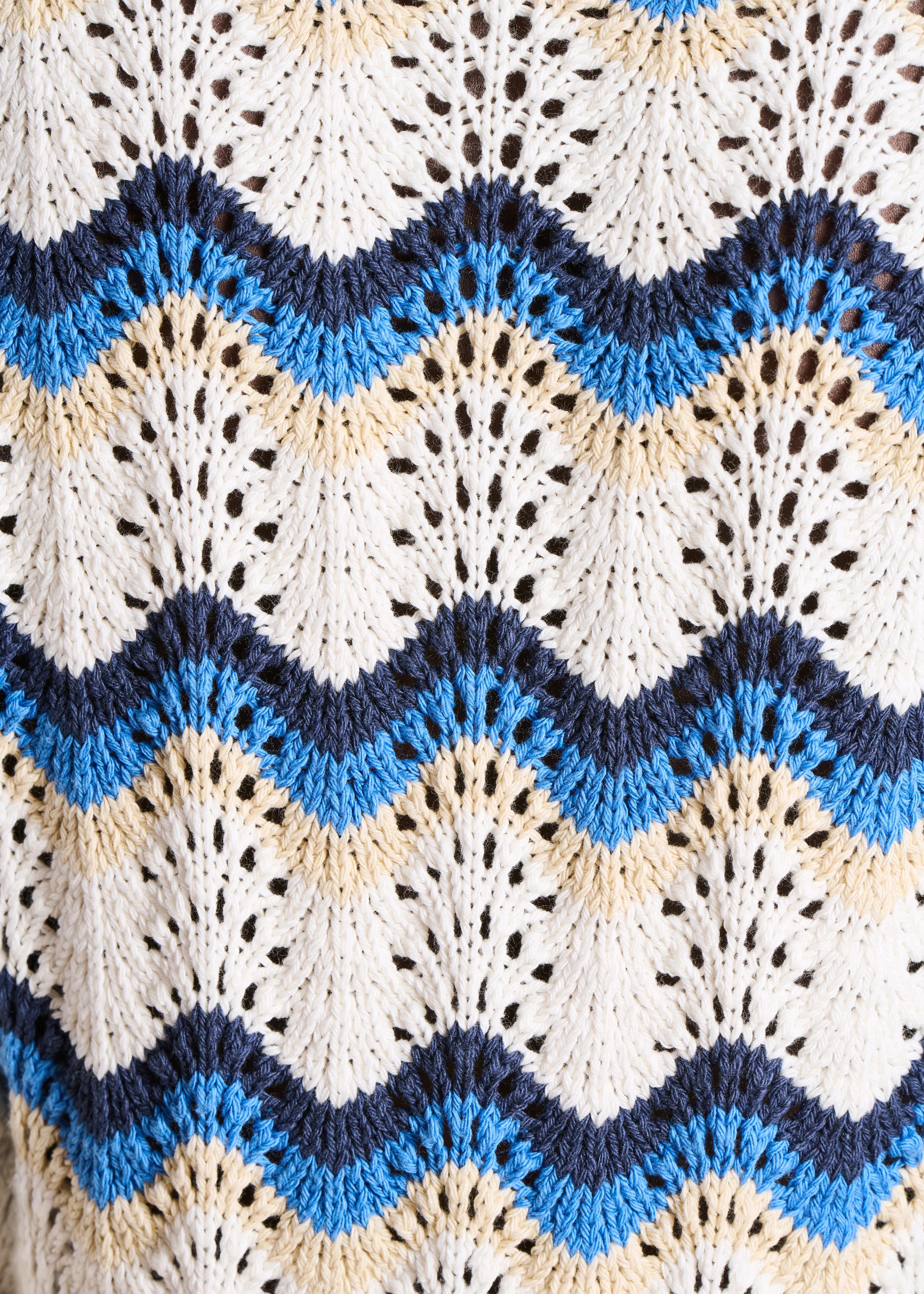 Pull court en maille crochet blanc et bleu - Image 5
