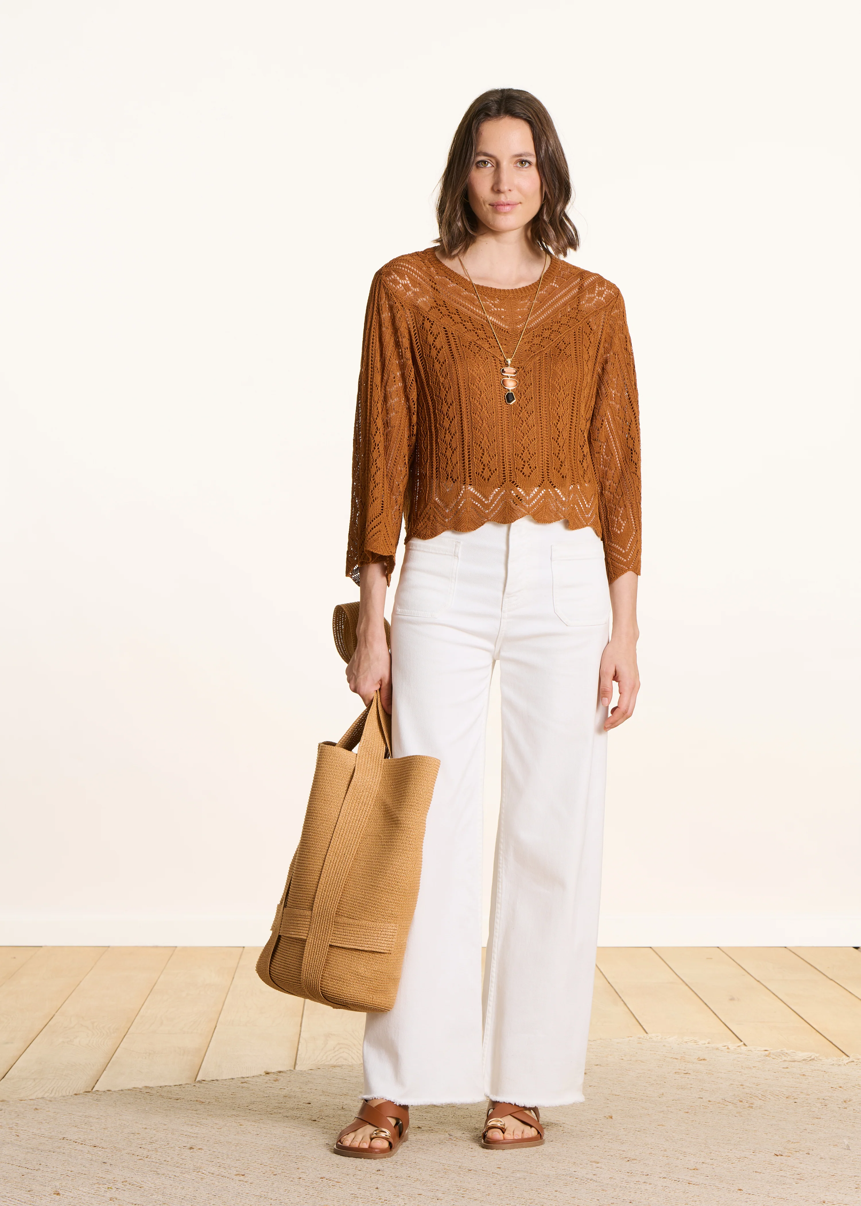 Pull court marron en maille fine ajourée - Image 3
