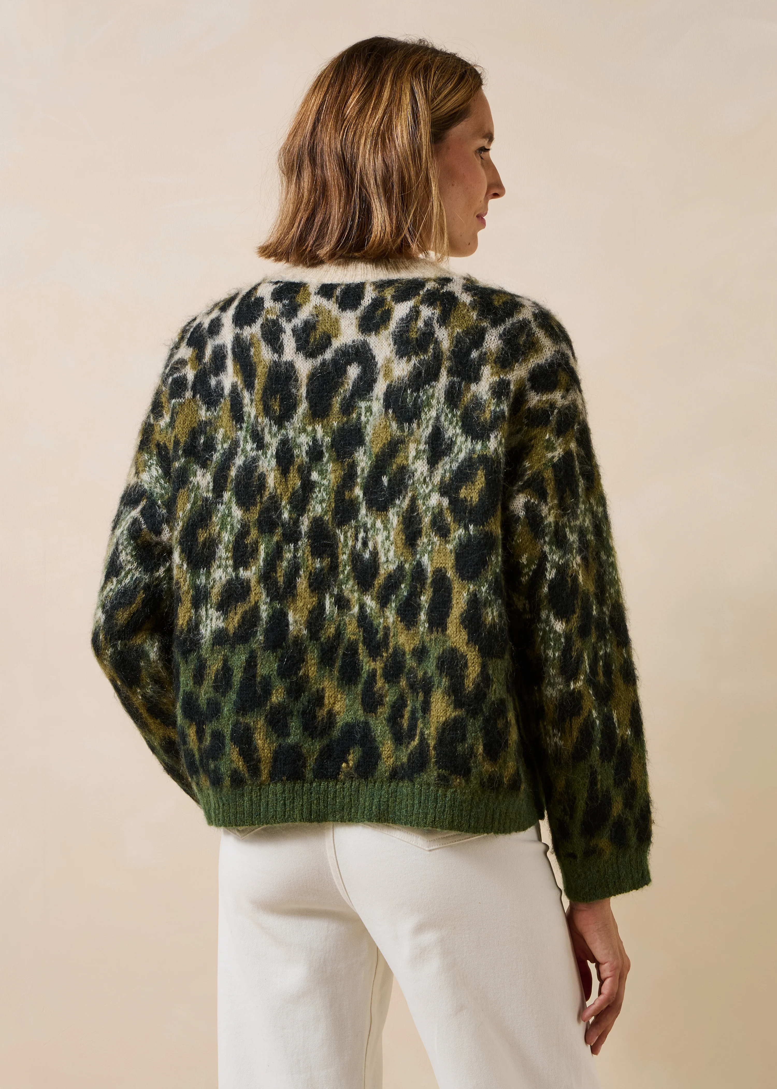 Pull kaki manches longues en jacquard motif léopard - Image 3