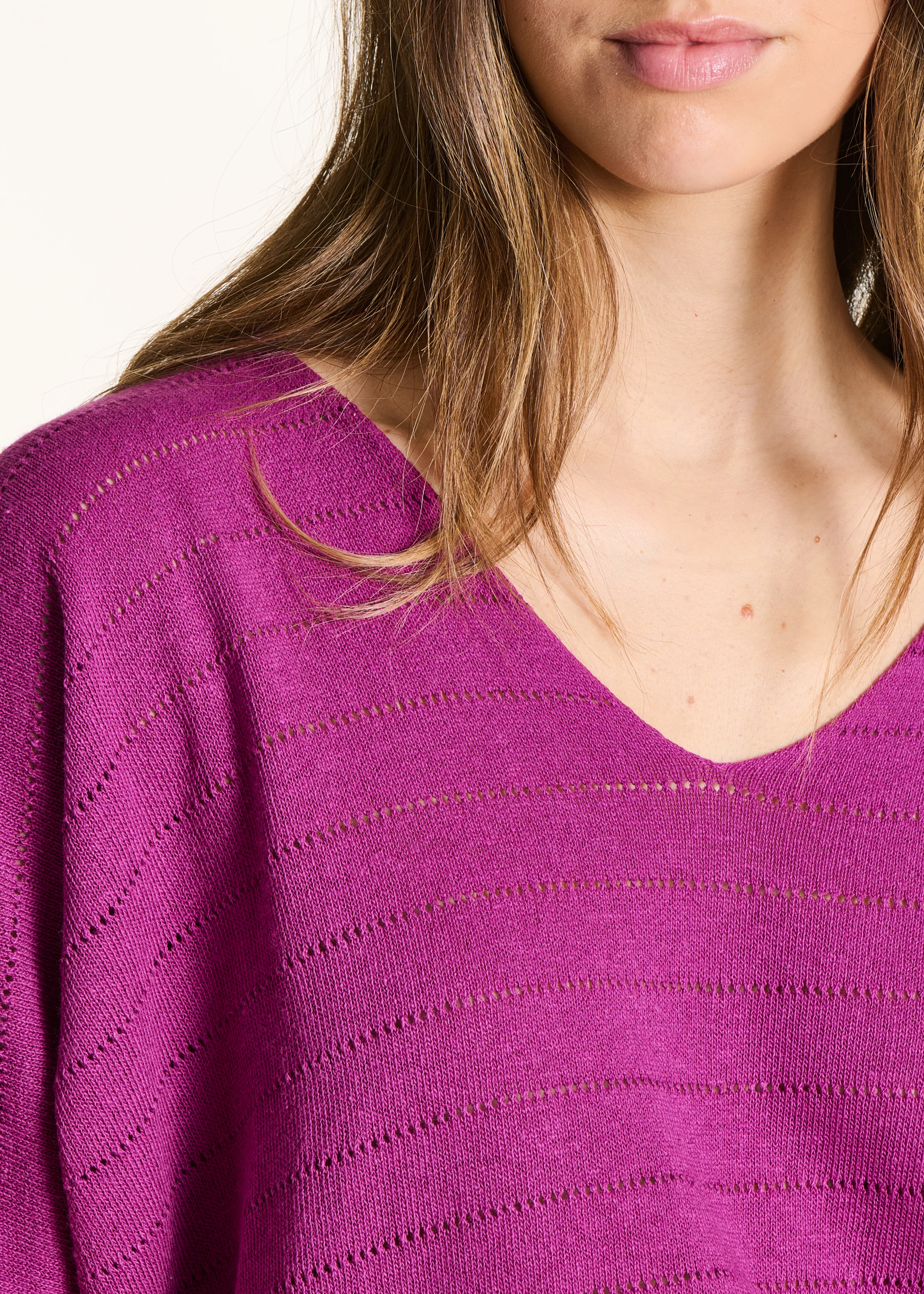 Pull oversize violet ajouré manches courtes - Image 5