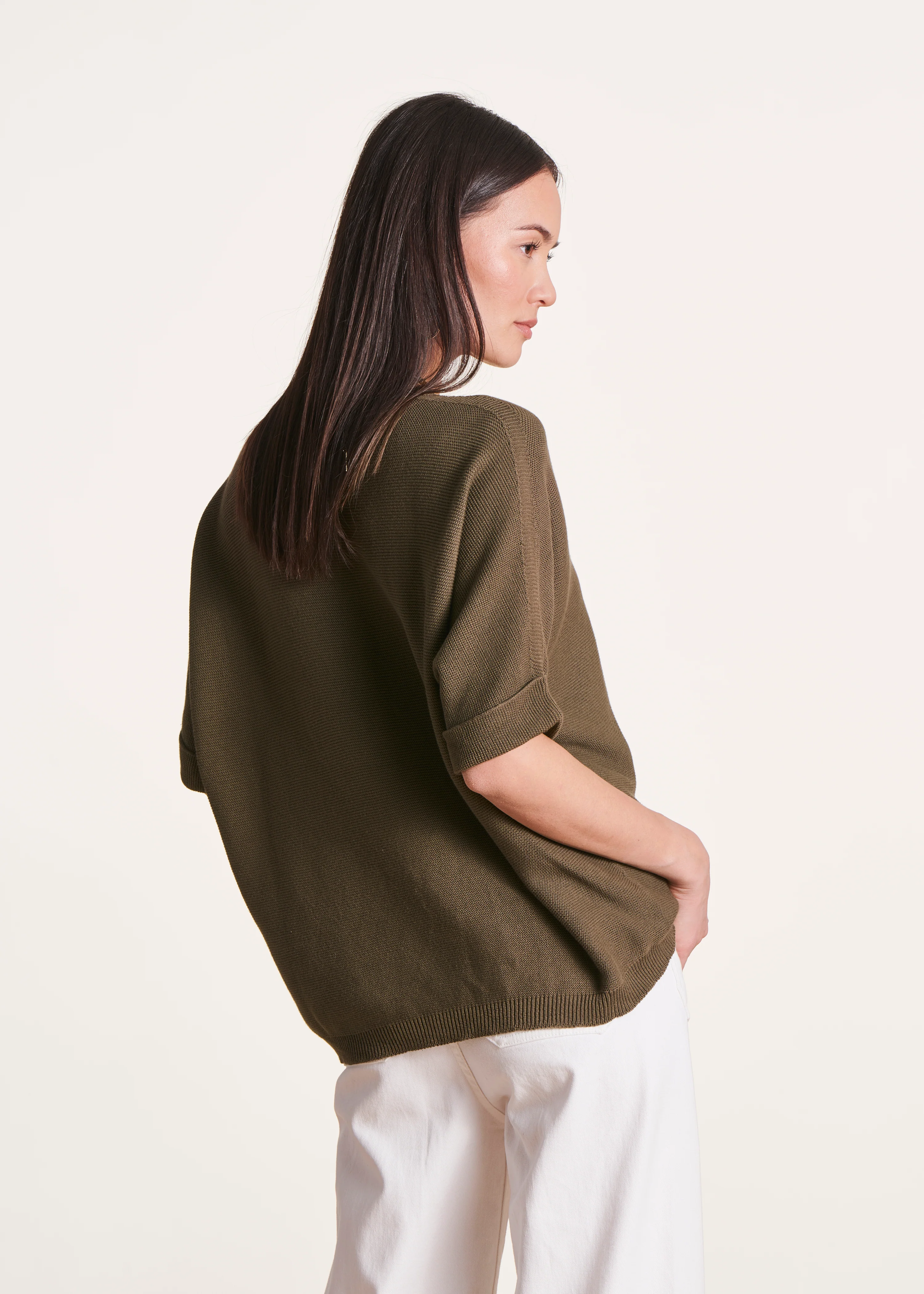 Pull kaki manches courtes col V - Image 3