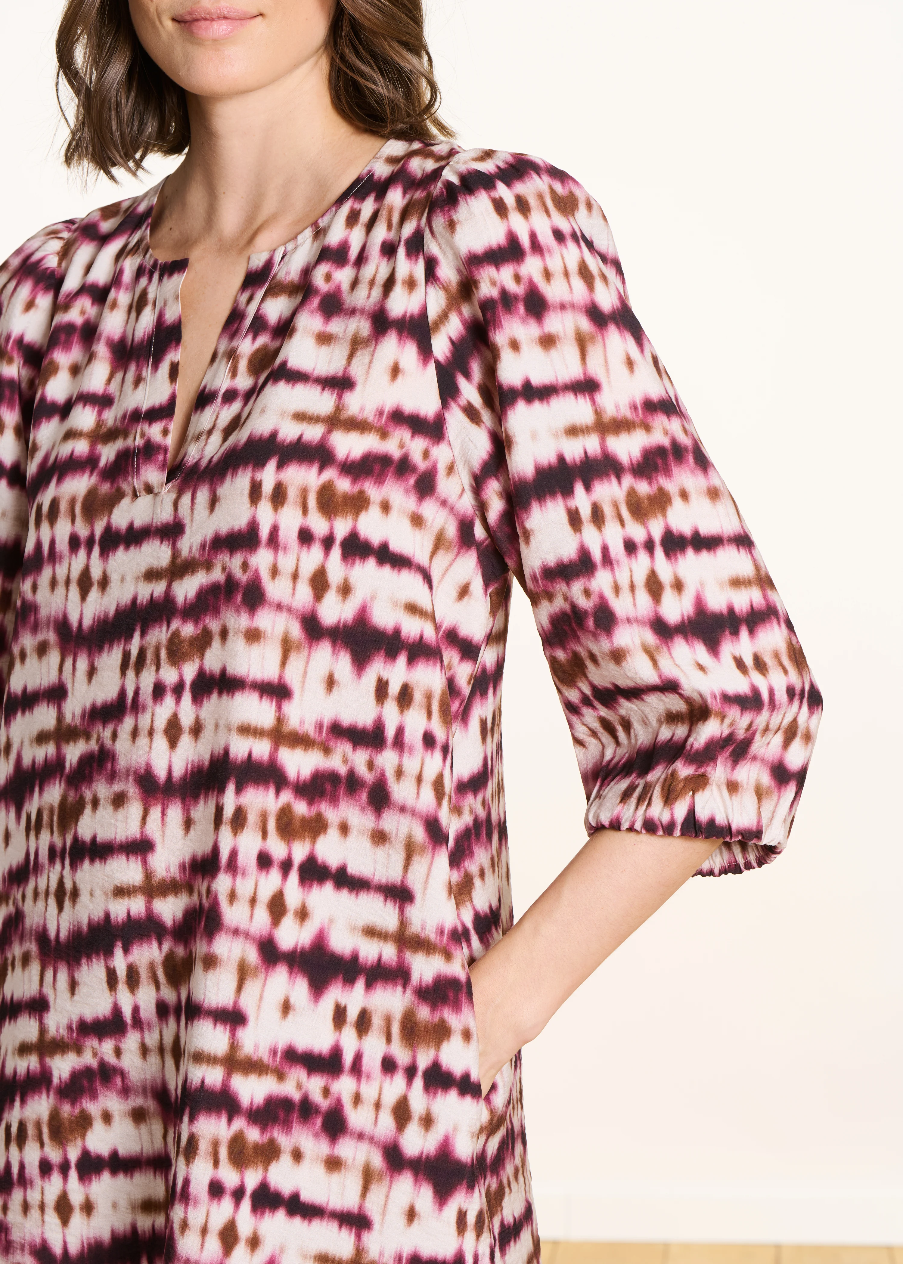 Robe courte à imprimé tie & dye bordeaux - Image 4