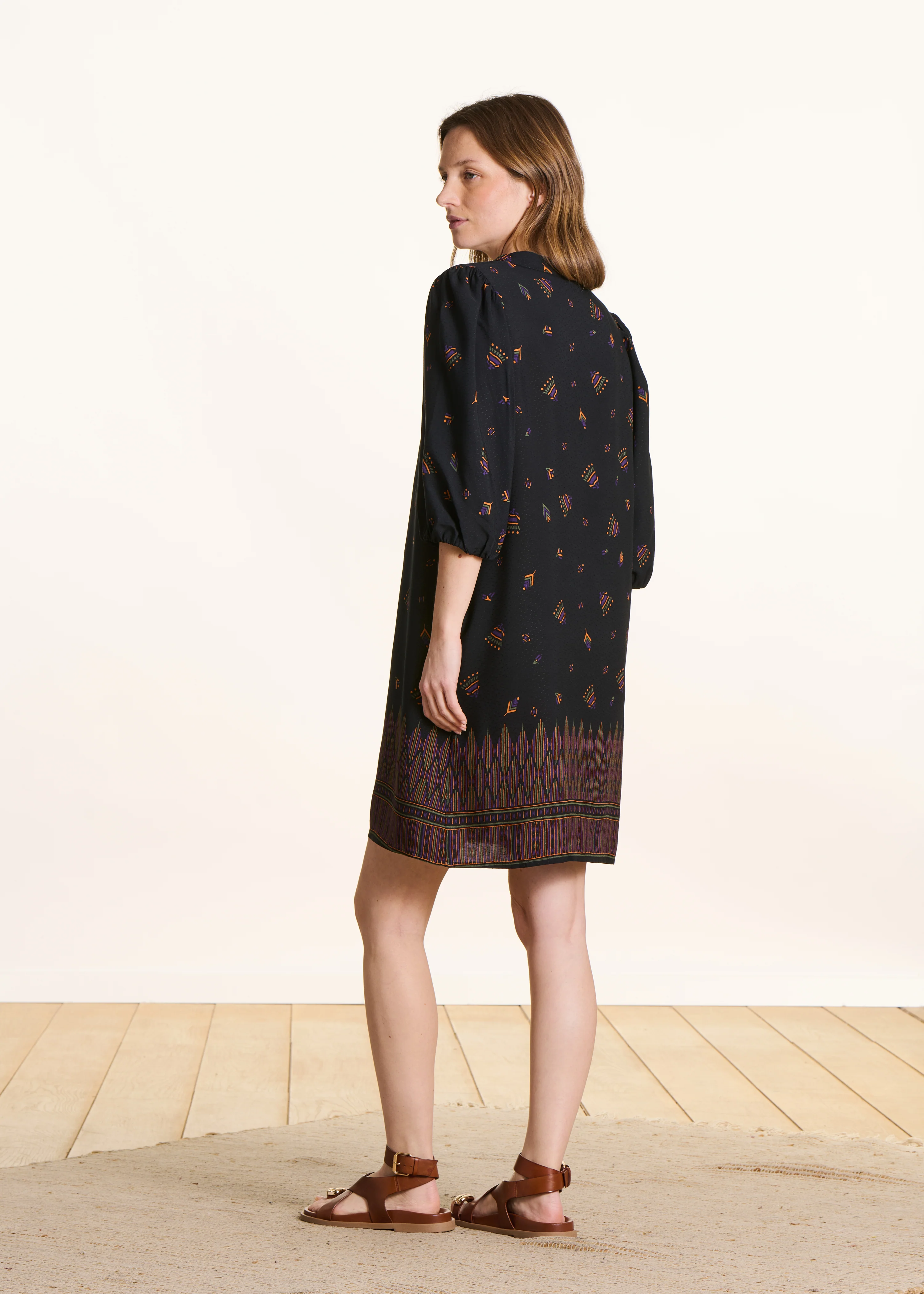 Robe courte ample noire à imprimé - Image 3