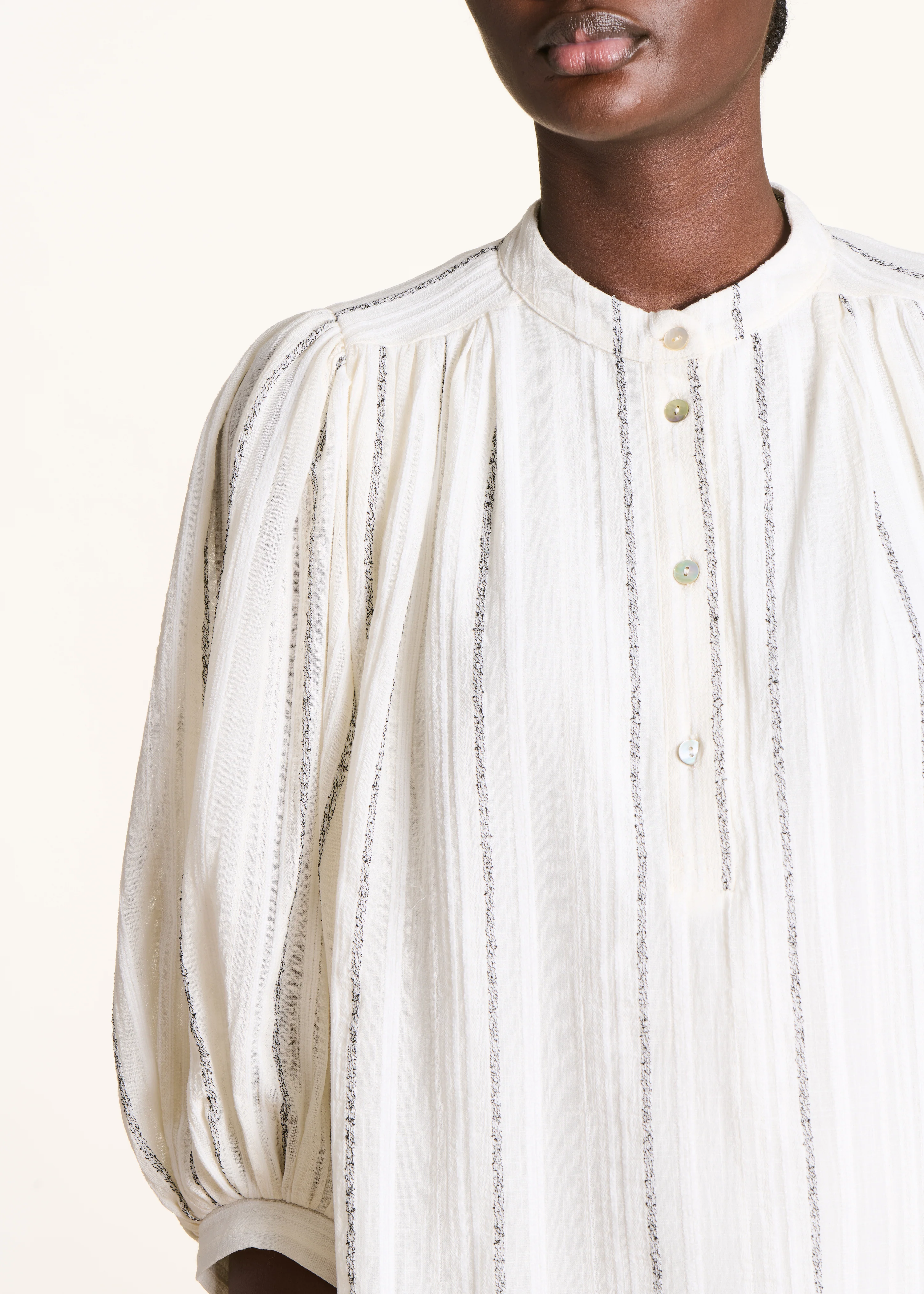 Robe courte écrue à rayures - Image 5