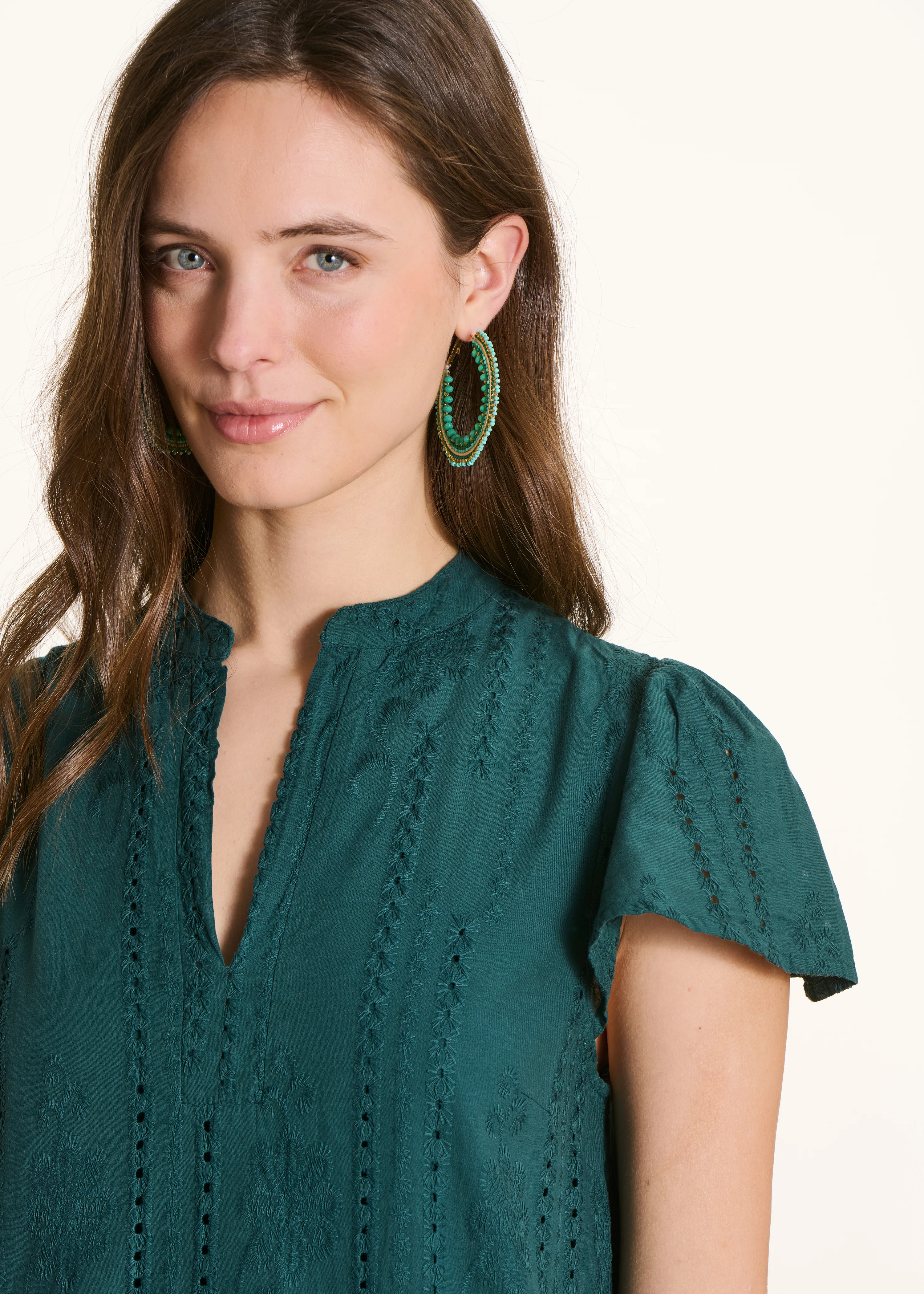Robe courte vert foncé en broderie anglaise à volant - Image 4