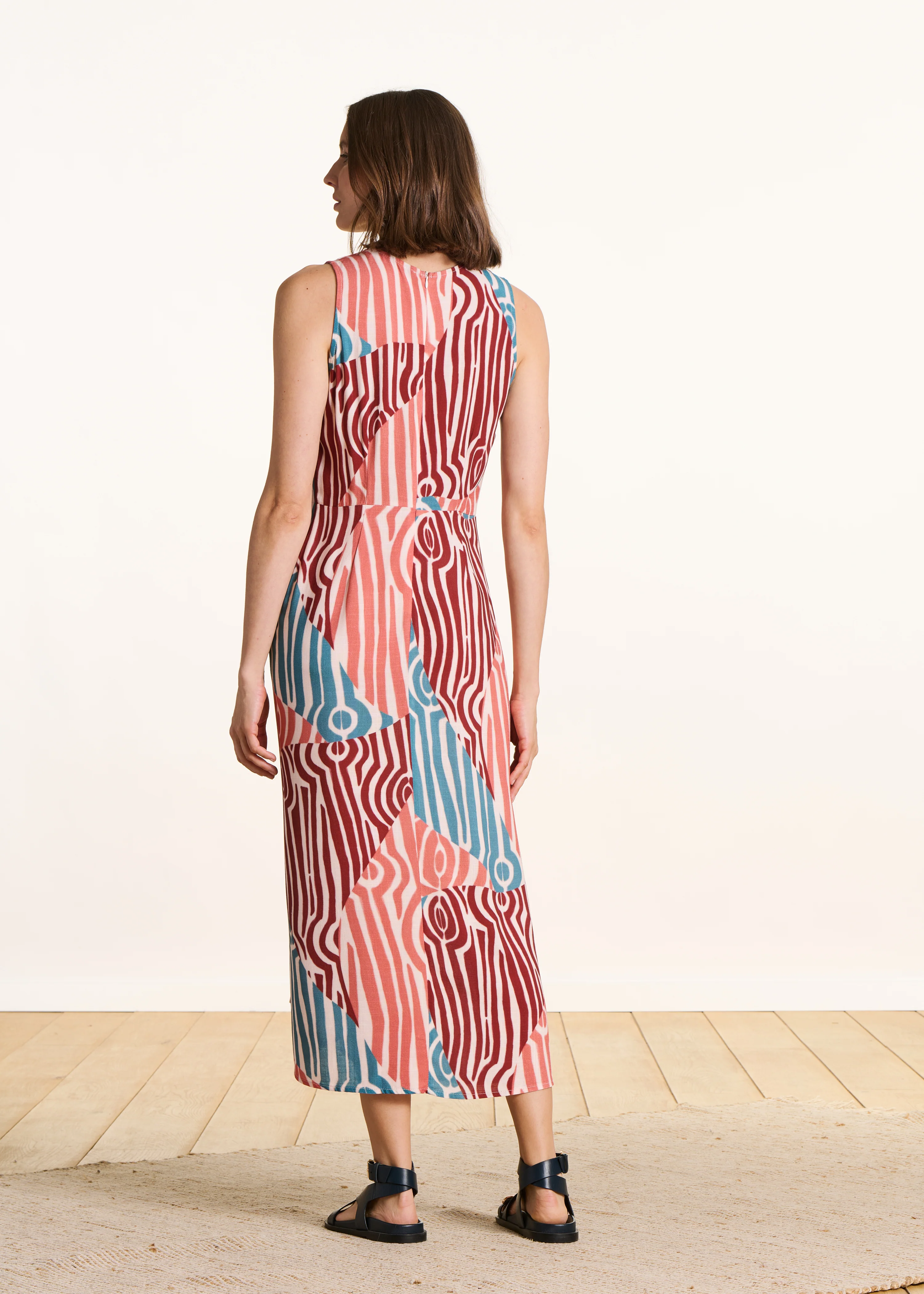Robe longue à imprimé multicolore sans manches - Image 3