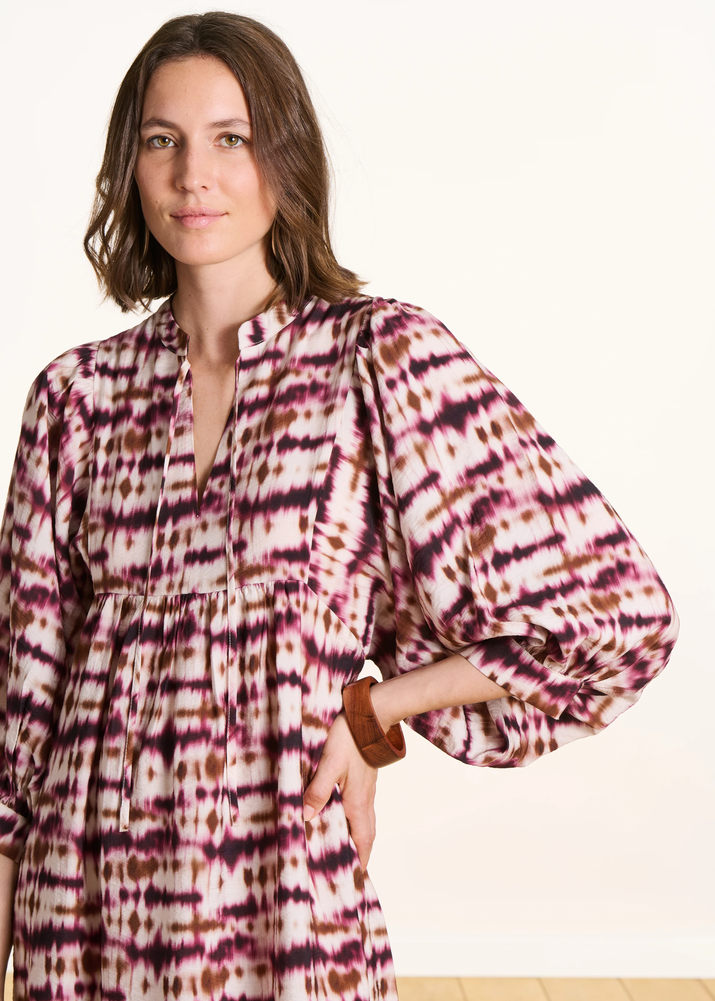 Robe longue ample à imprimé tie & dye bordeaux - Image 4