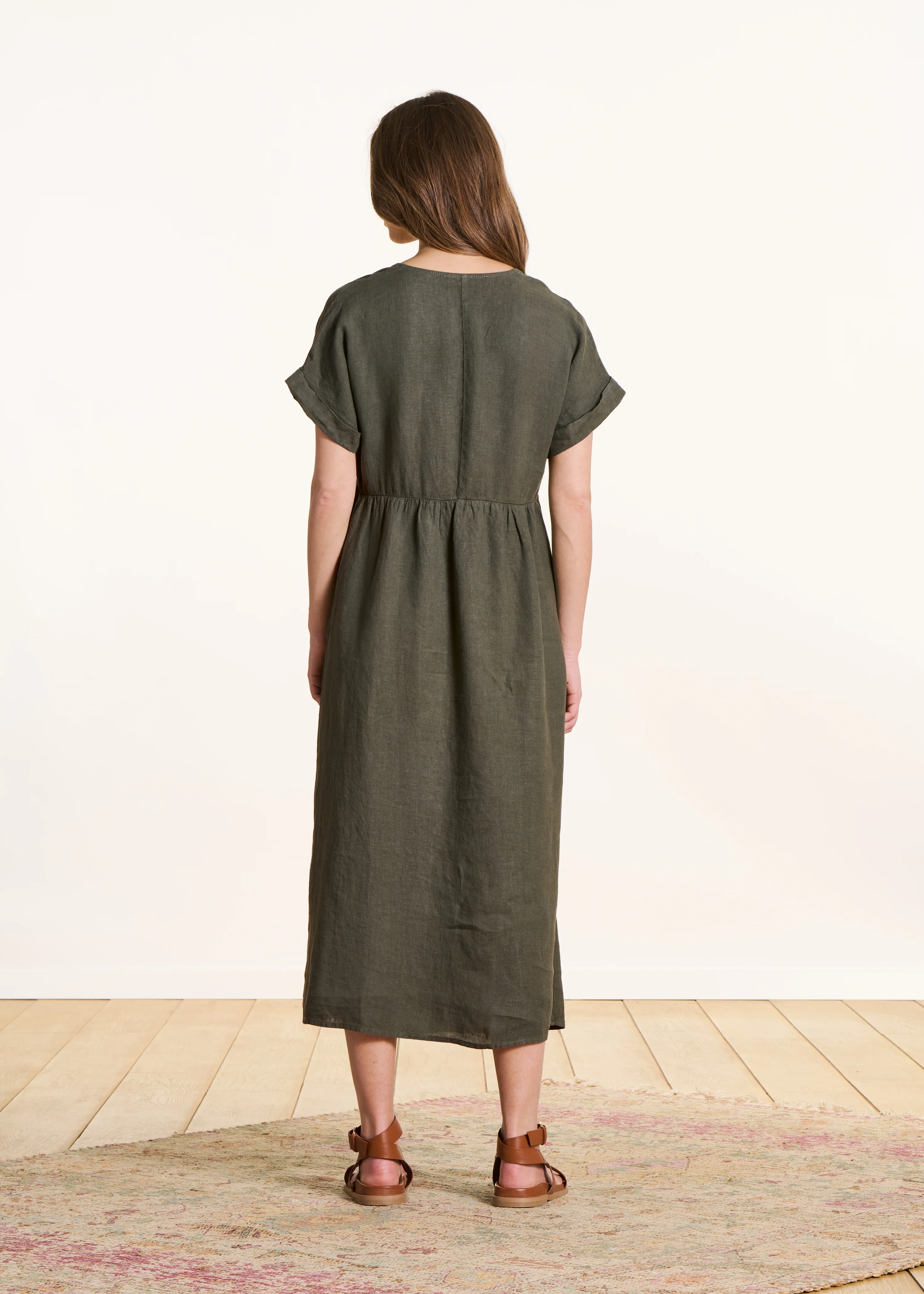 Robe longue ample en lin kaki manches courtes - Image 2