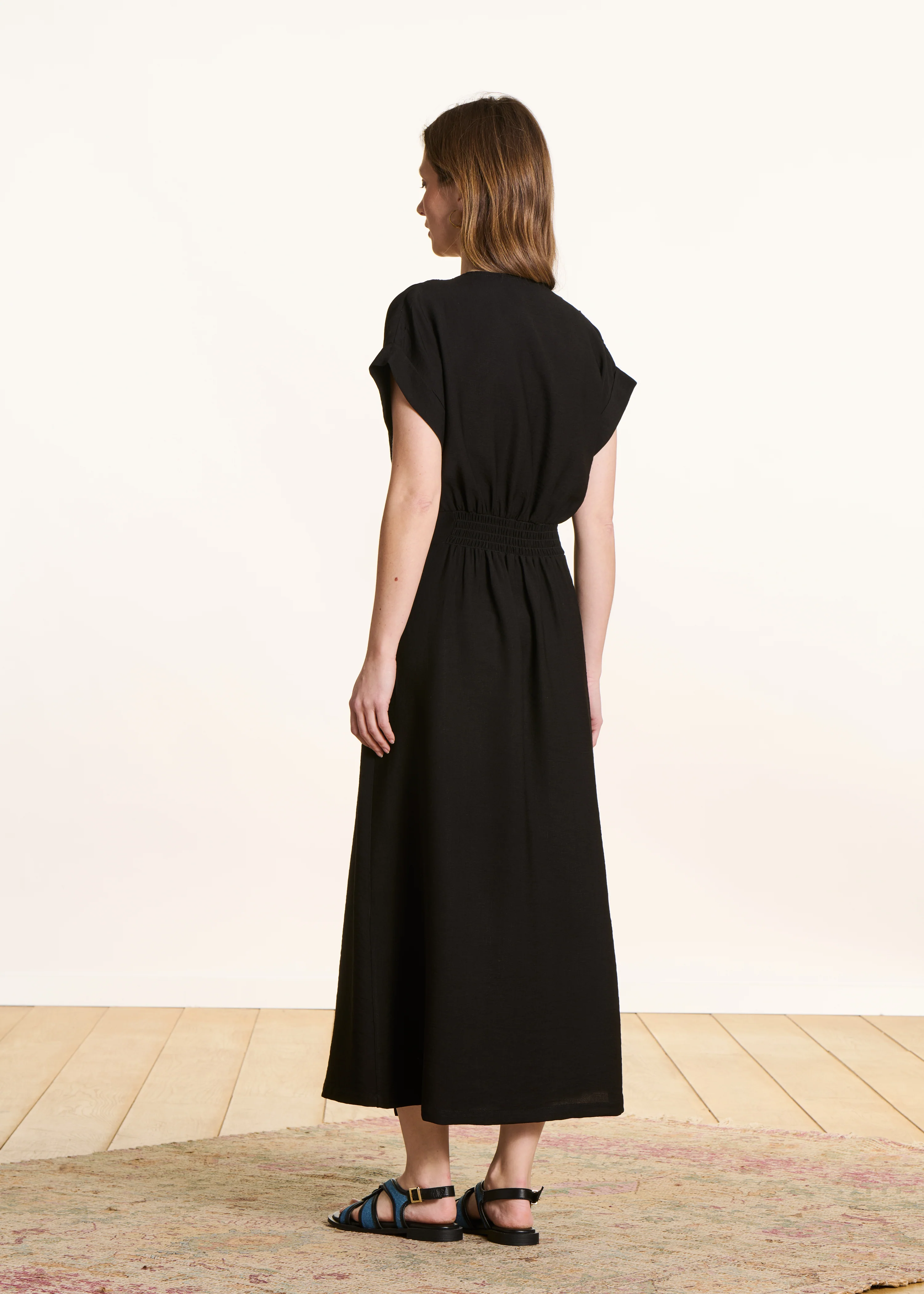 Robe longue cintrée noire cache-cœur - Image 2