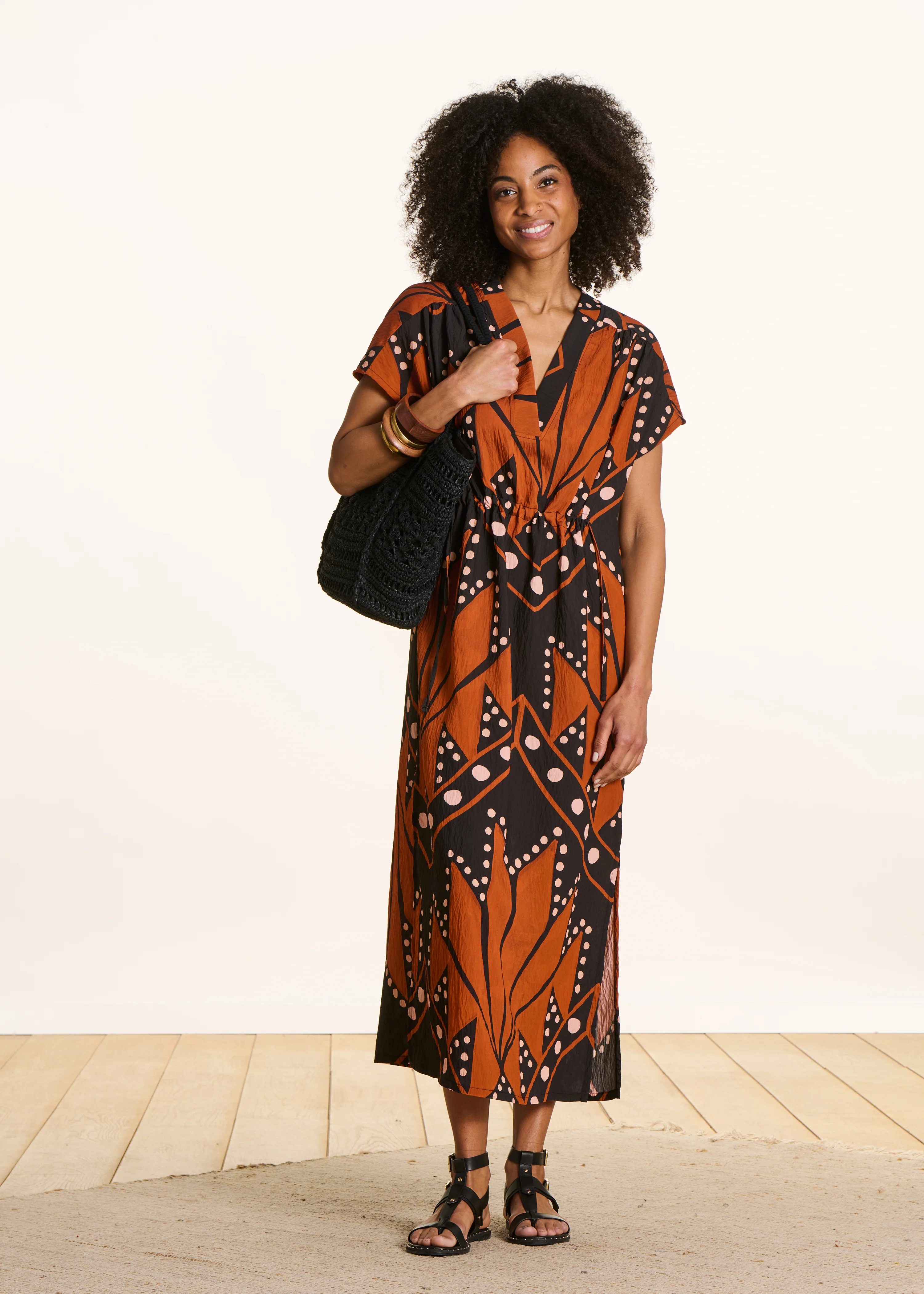 Robe longue col V à imprimé noir et orange - Image 2